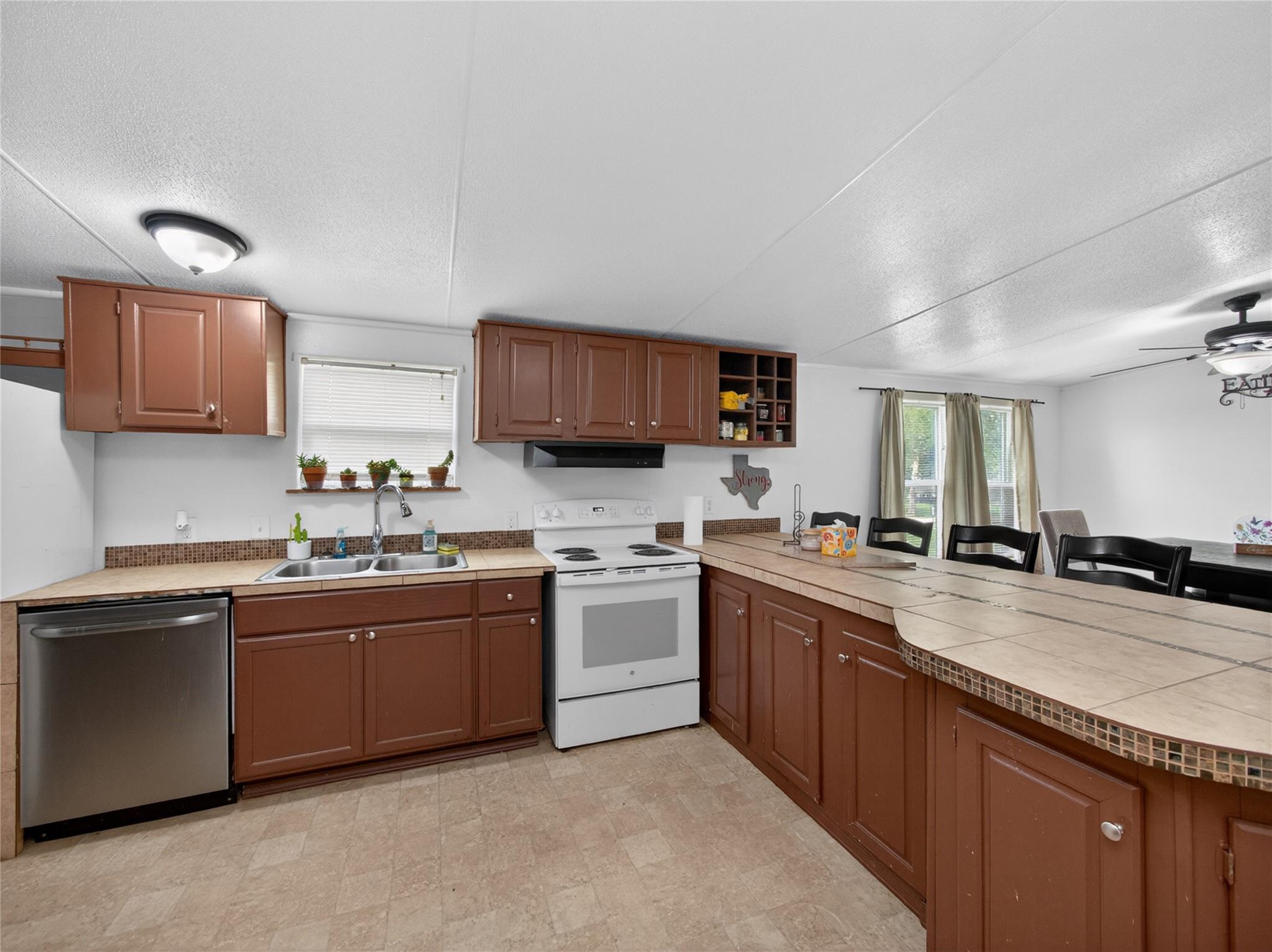 243 Highline Dr, Bastrop, TX 78602