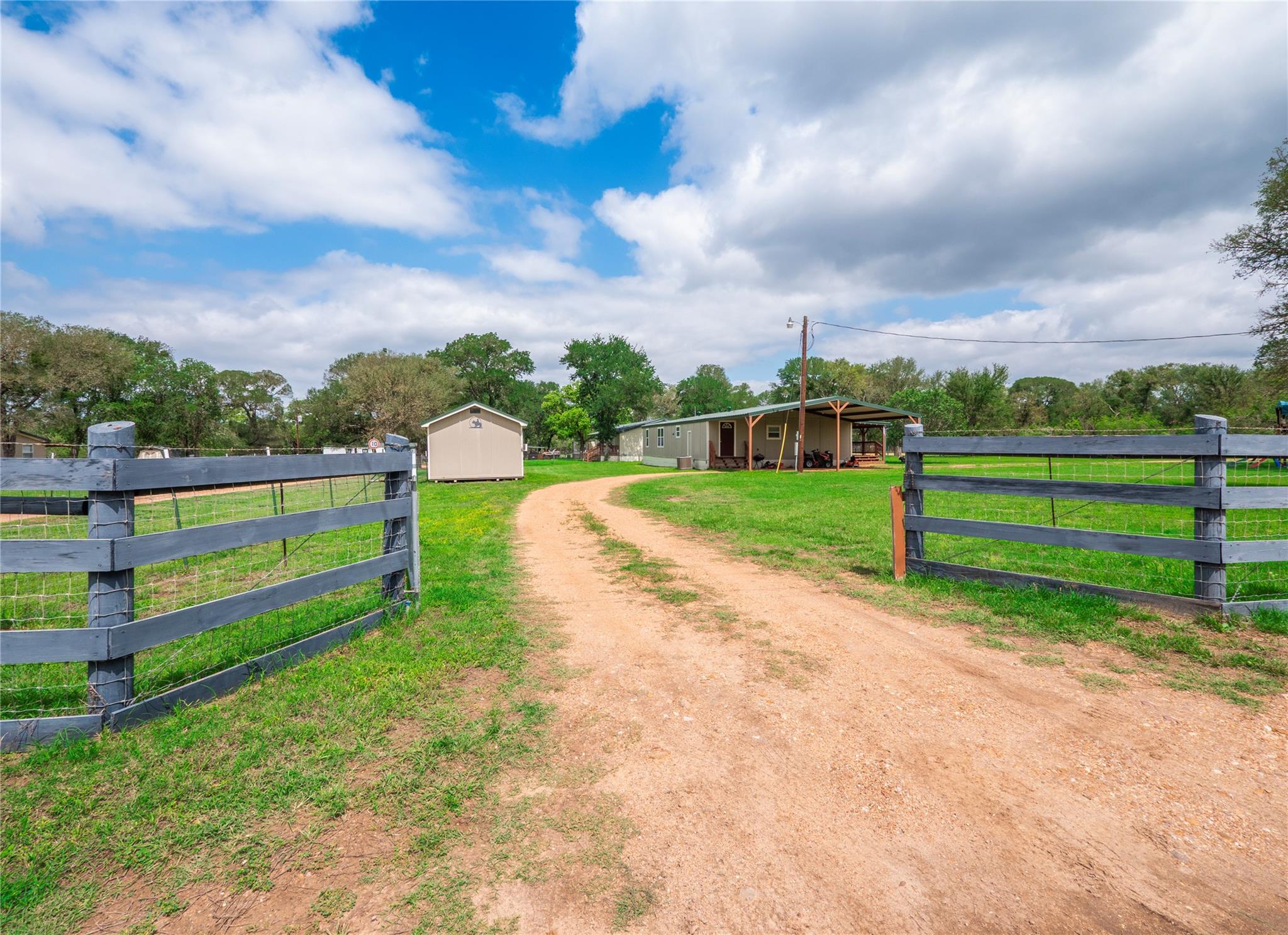 243 Highline Dr, Bastrop, TX 78602