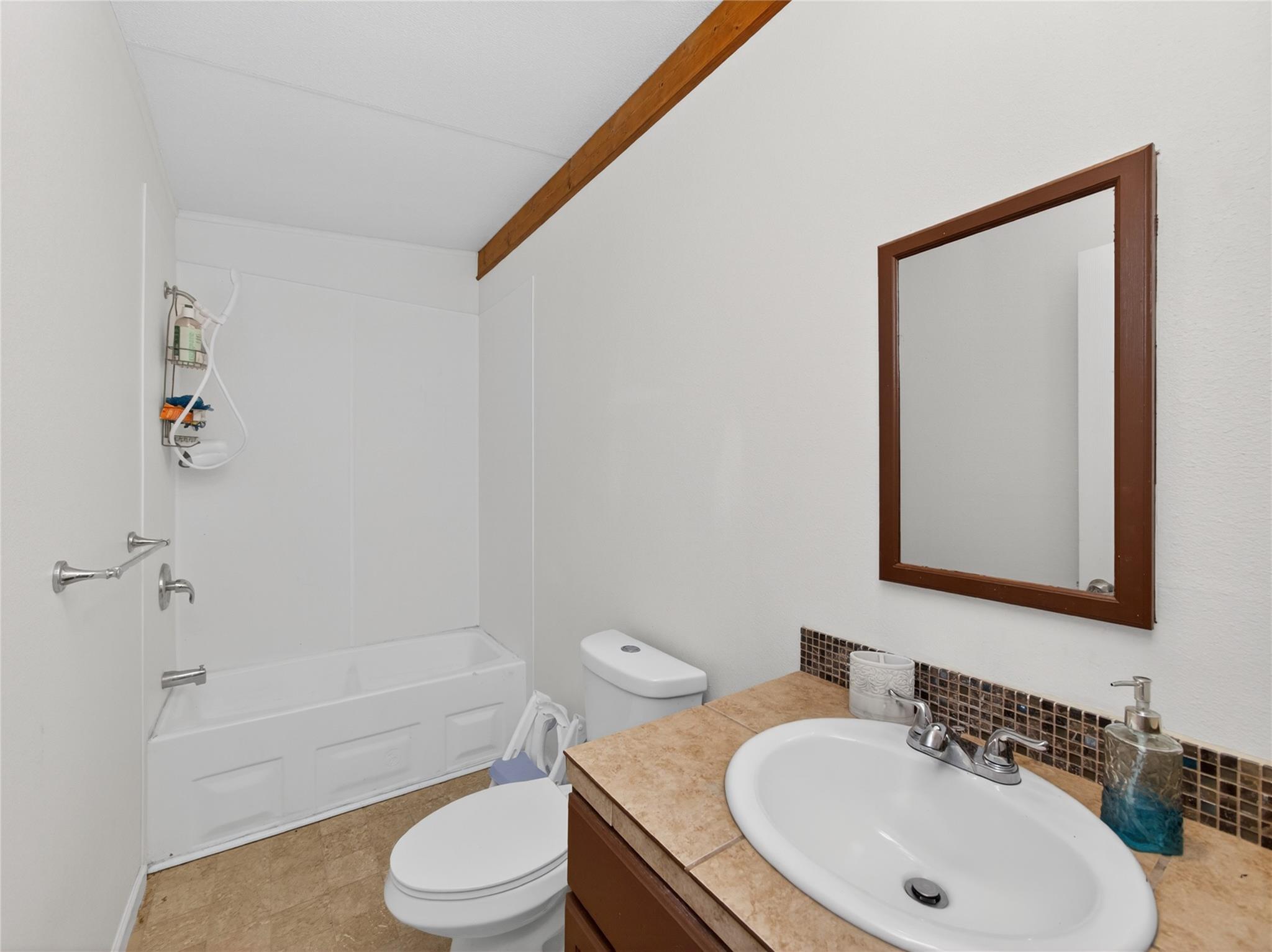 243 Highline Dr, Bastrop, TX 78602