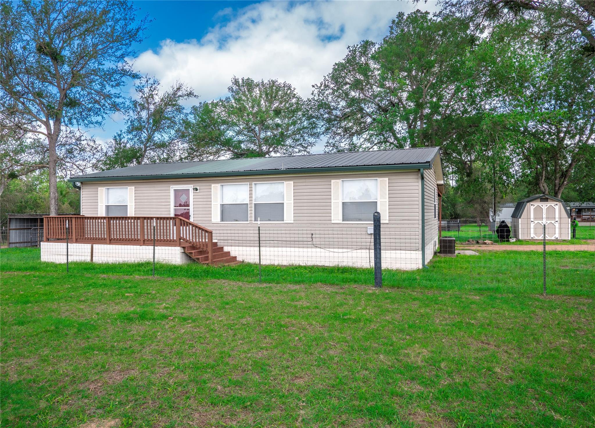 243 Highline Dr, Bastrop, TX 78602