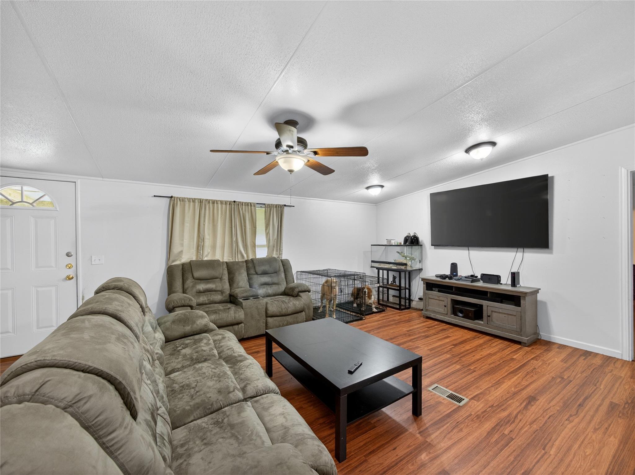 243 Highline Dr, Bastrop, TX 78602