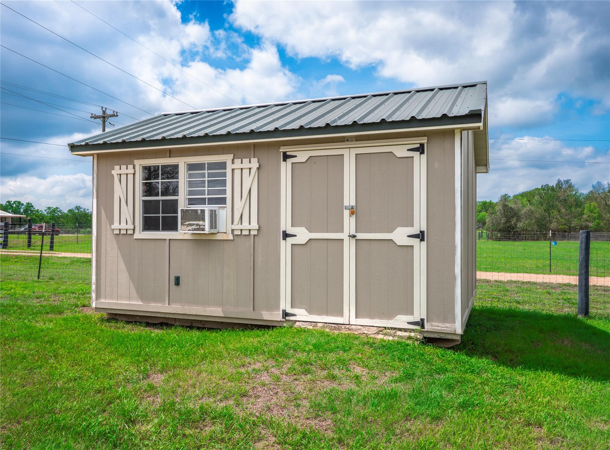 243 Highline Dr, Bastrop, TX 78602