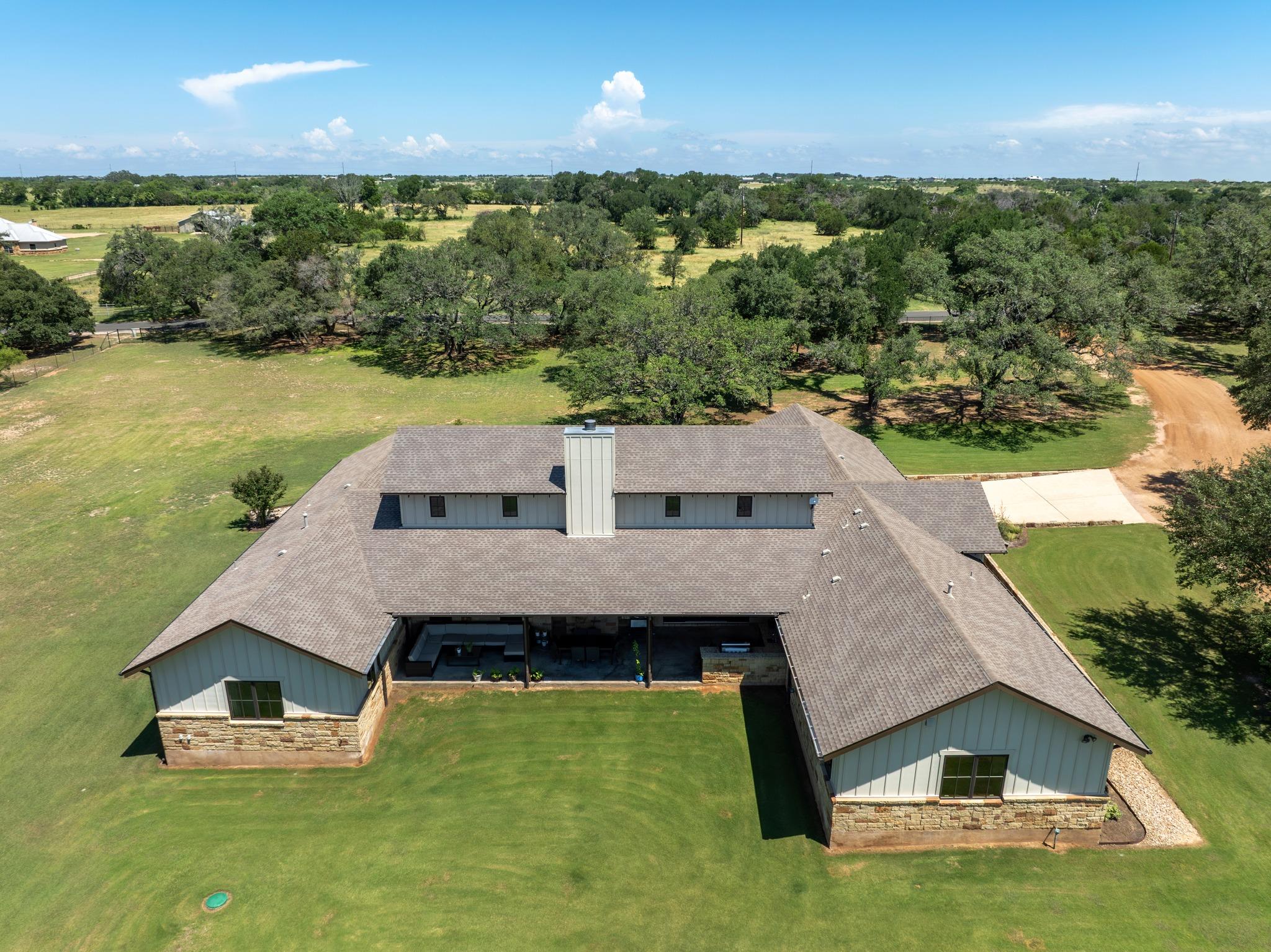 101 Shady Oaks Trl, Liberty Hill, TX 78642