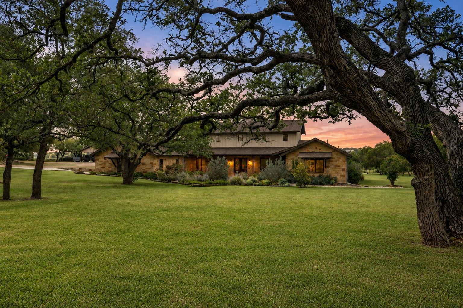 101 Shady Oaks Trl, Liberty Hill, TX 78642
