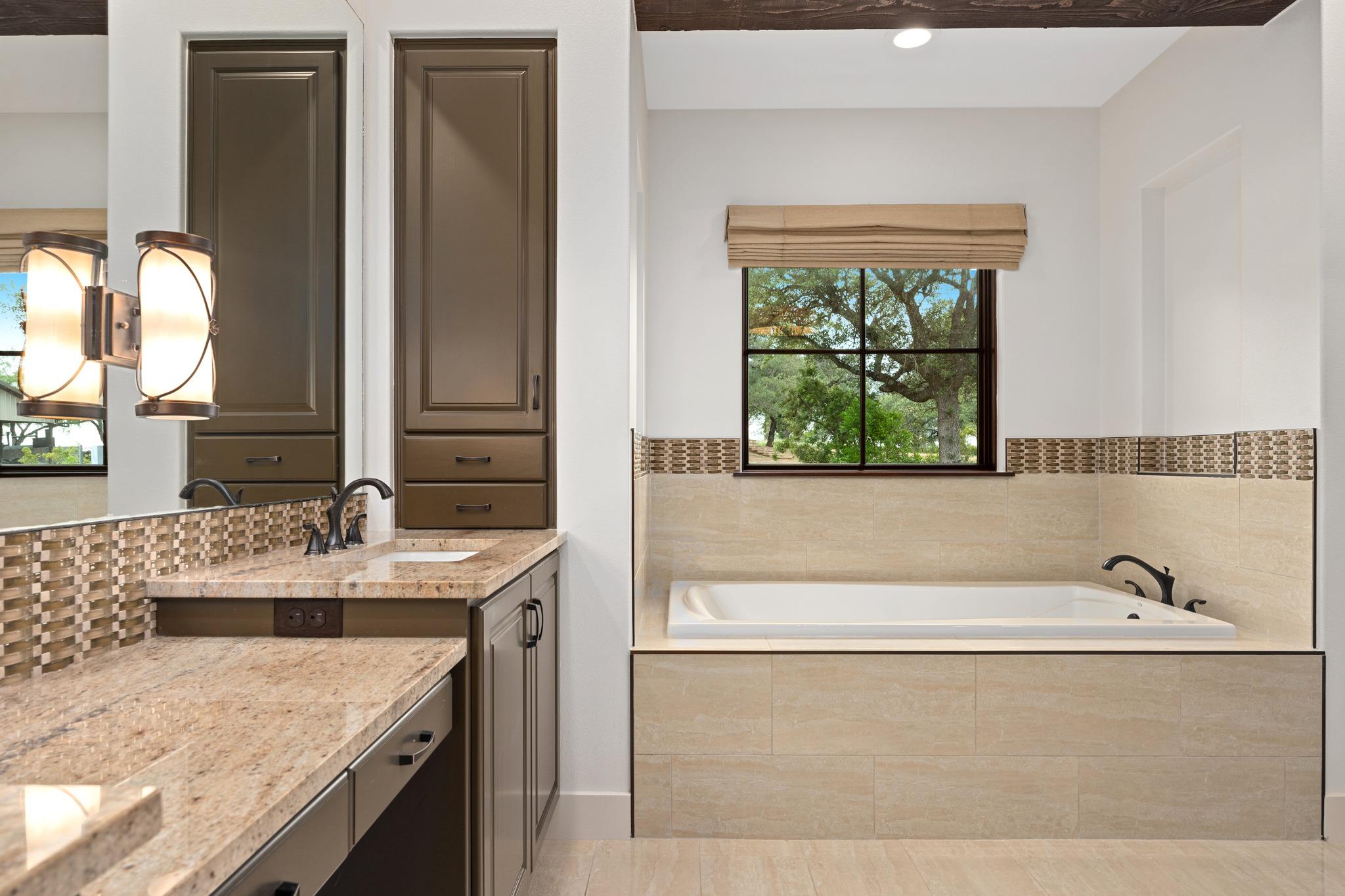 101 Shady Oaks Trl, Liberty Hill, TX 78642