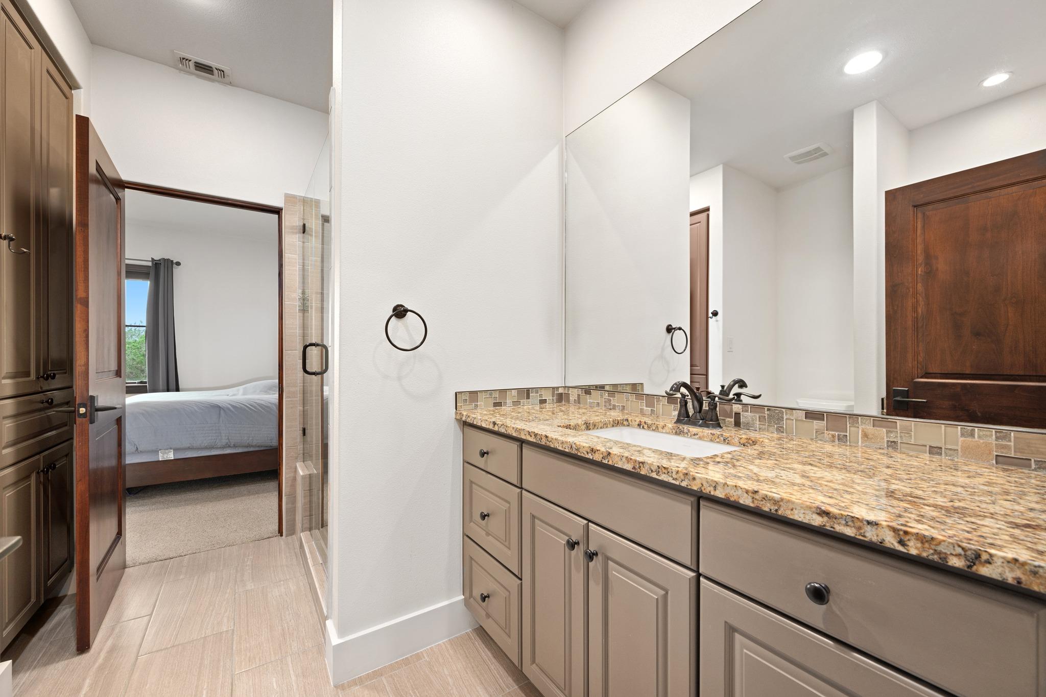 101 Shady Oaks Trl, Liberty Hill, TX 78642
