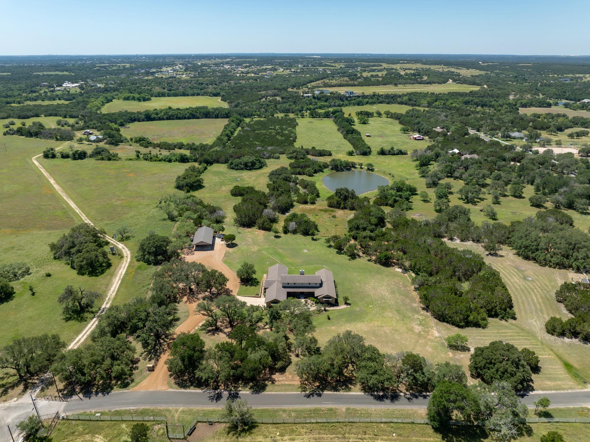 101 Shady Oaks Trl, Liberty Hill, TX 78642