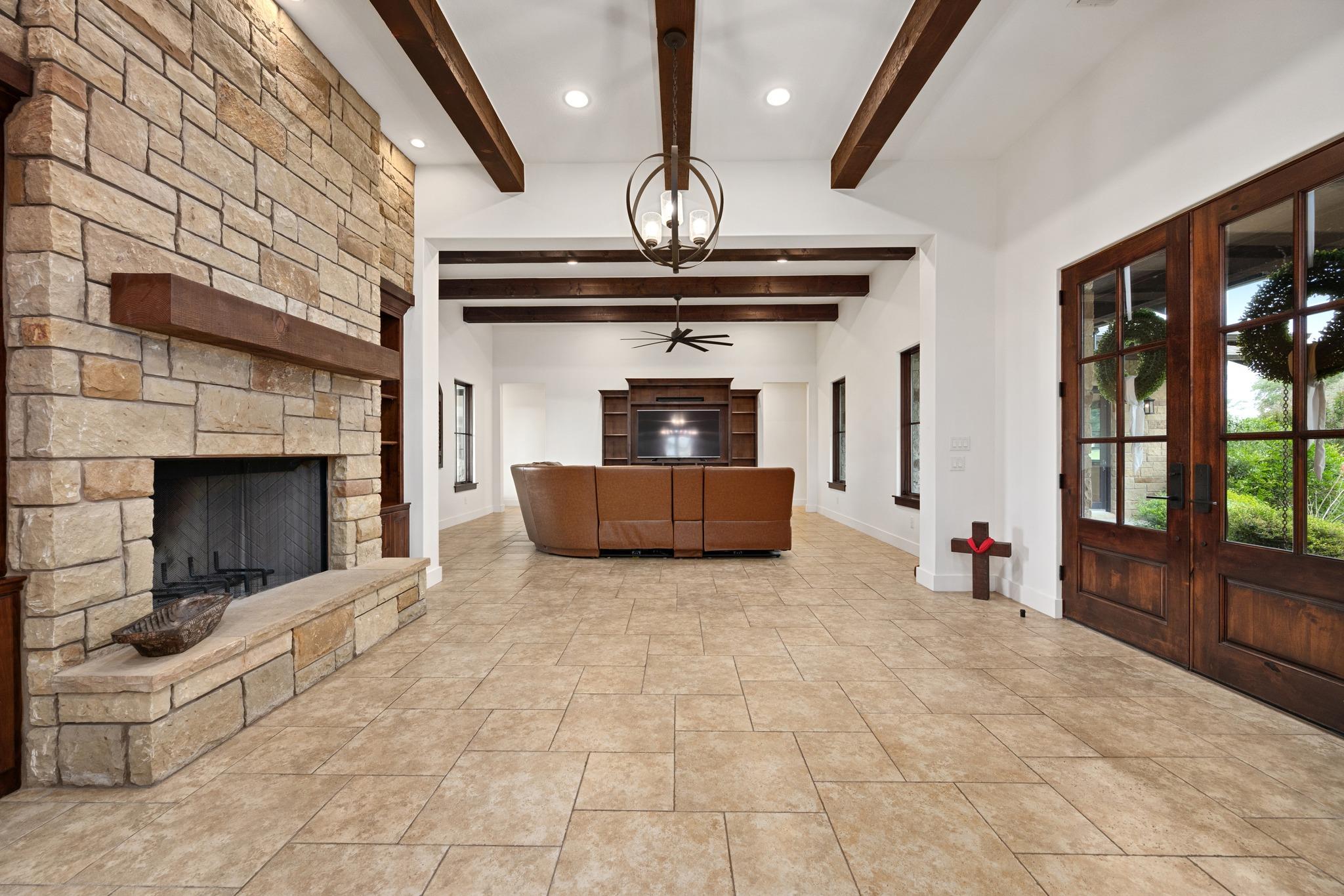 101 Shady Oaks Trl, Liberty Hill, TX 78642