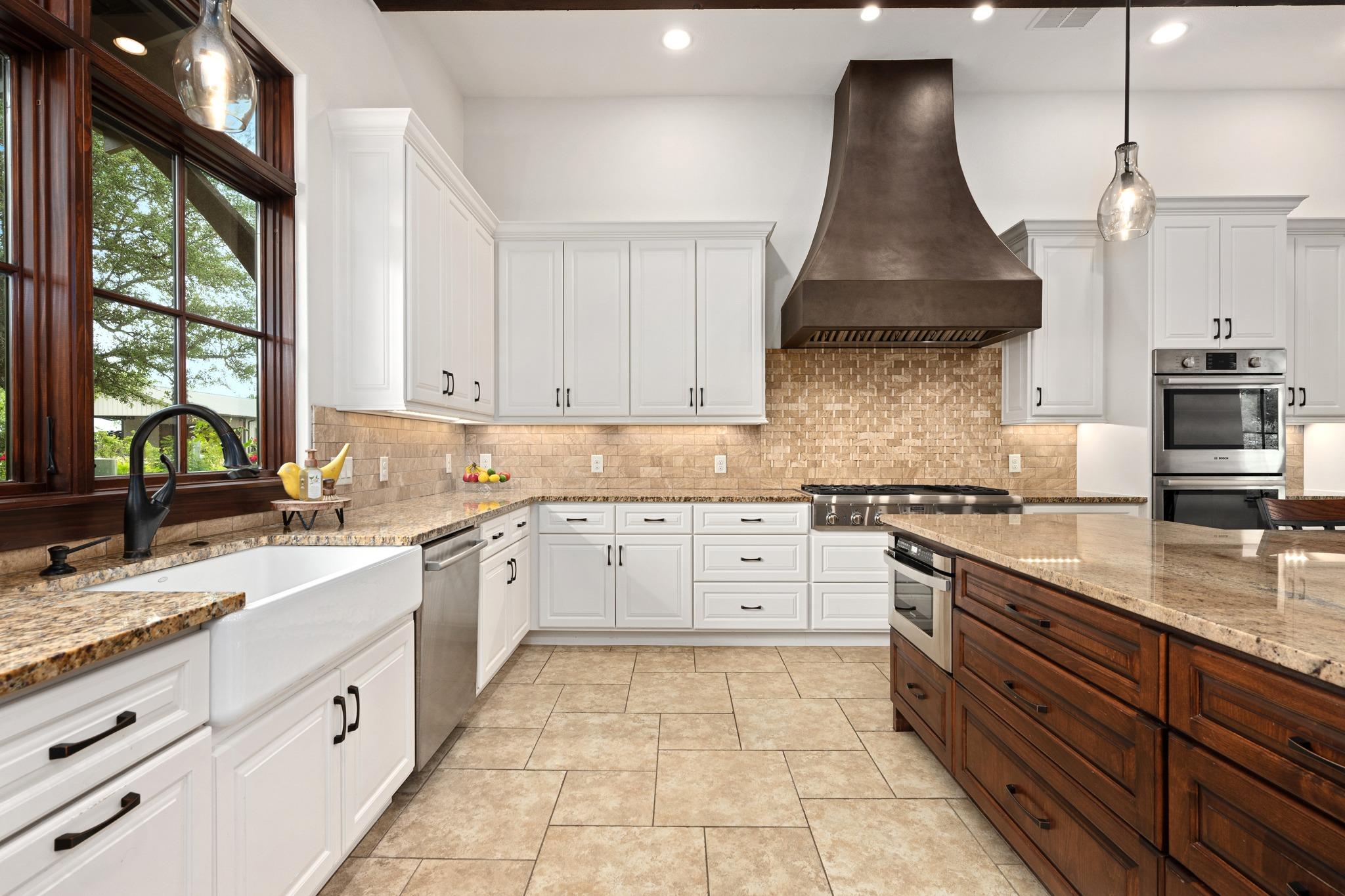 101 Shady Oaks Trl, Liberty Hill, TX 78642