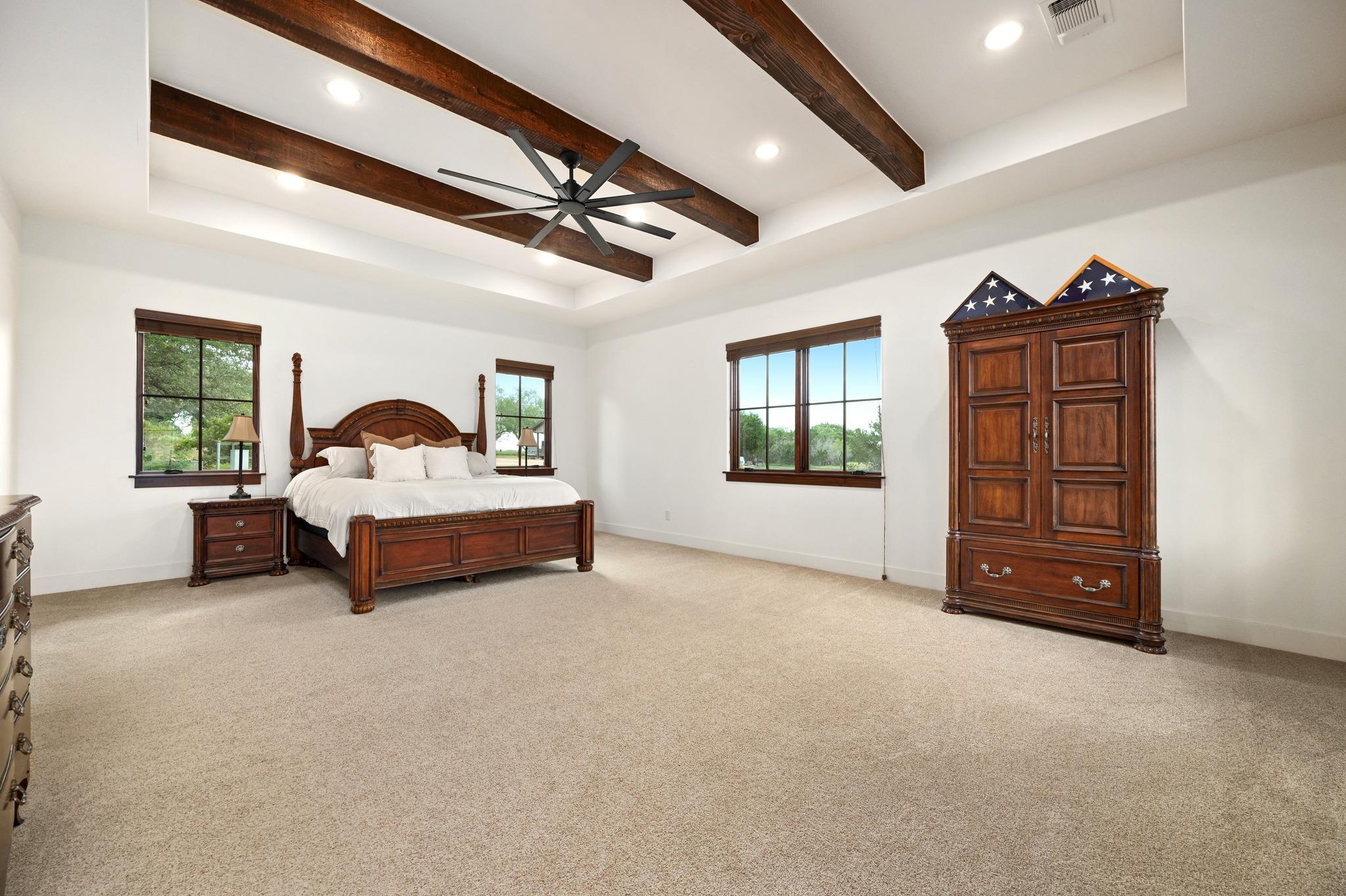 101 Shady Oaks Trl, Liberty Hill, TX 78642