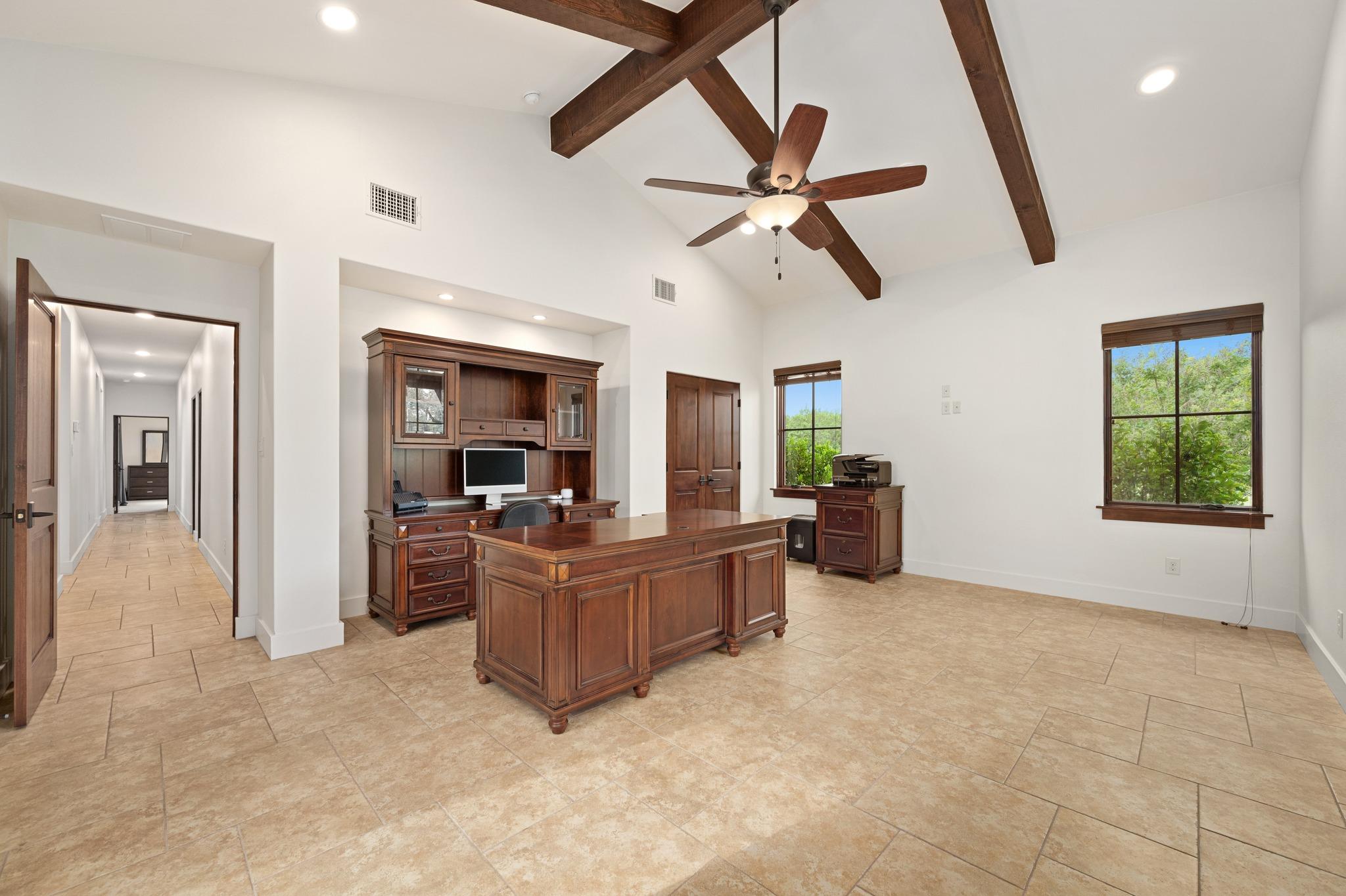 101 Shady Oaks Trl, Liberty Hill, TX 78642