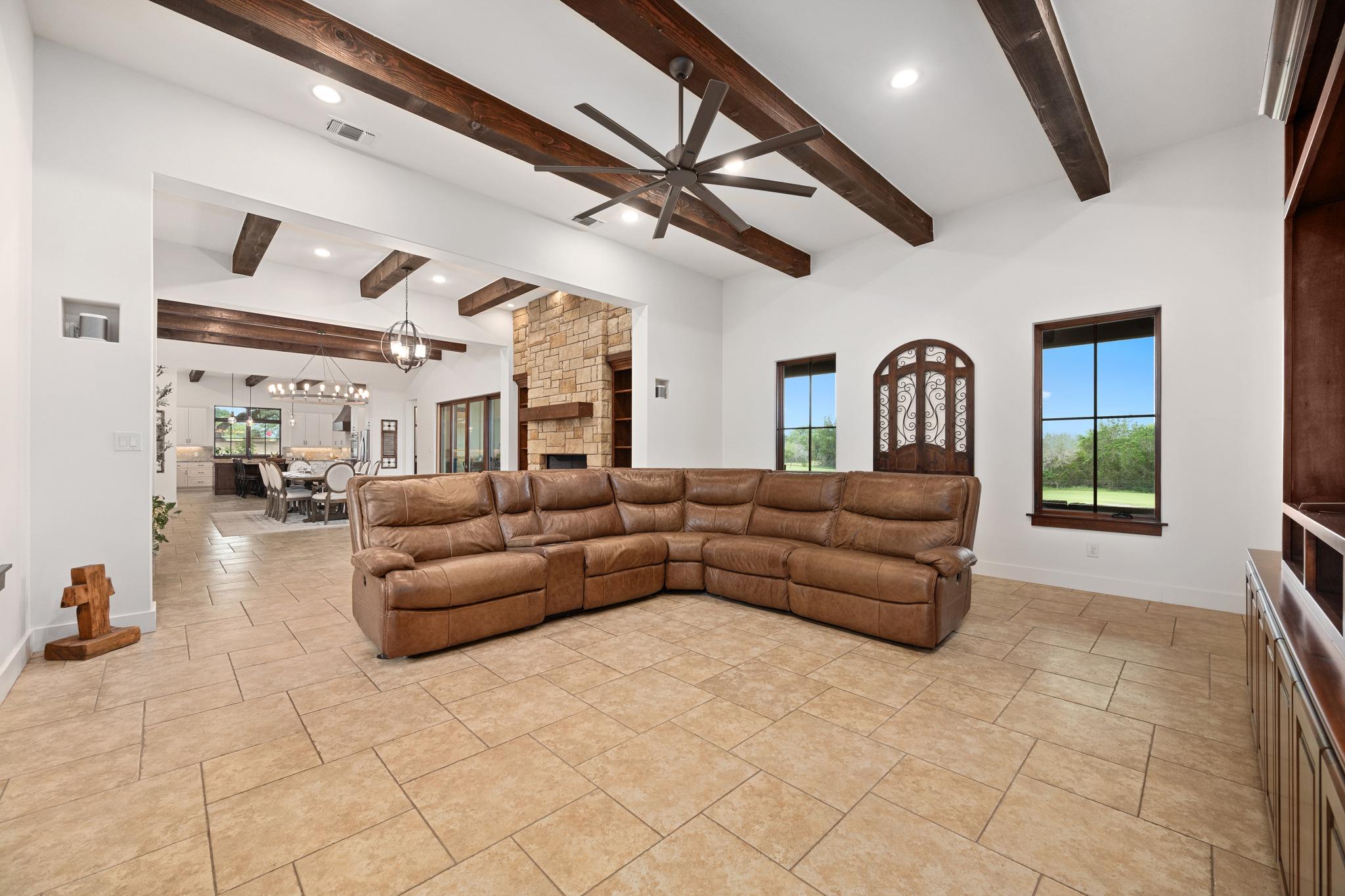 101 Shady Oaks Trl, Liberty Hill, TX 78642