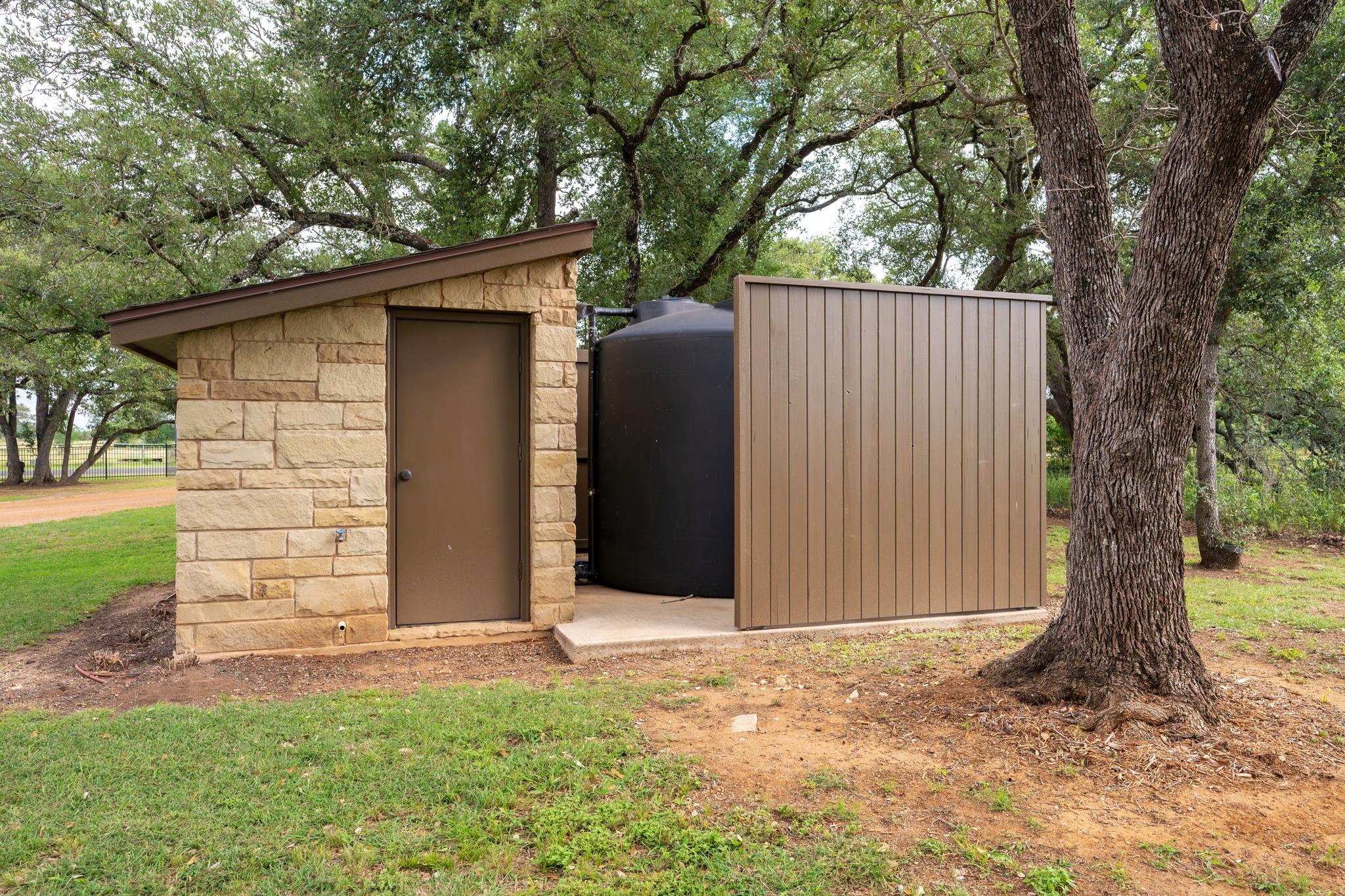 101 Shady Oaks Trl, Liberty Hill, TX 78642