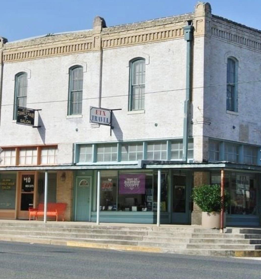 11 N Main St, Elgin, TX 78621