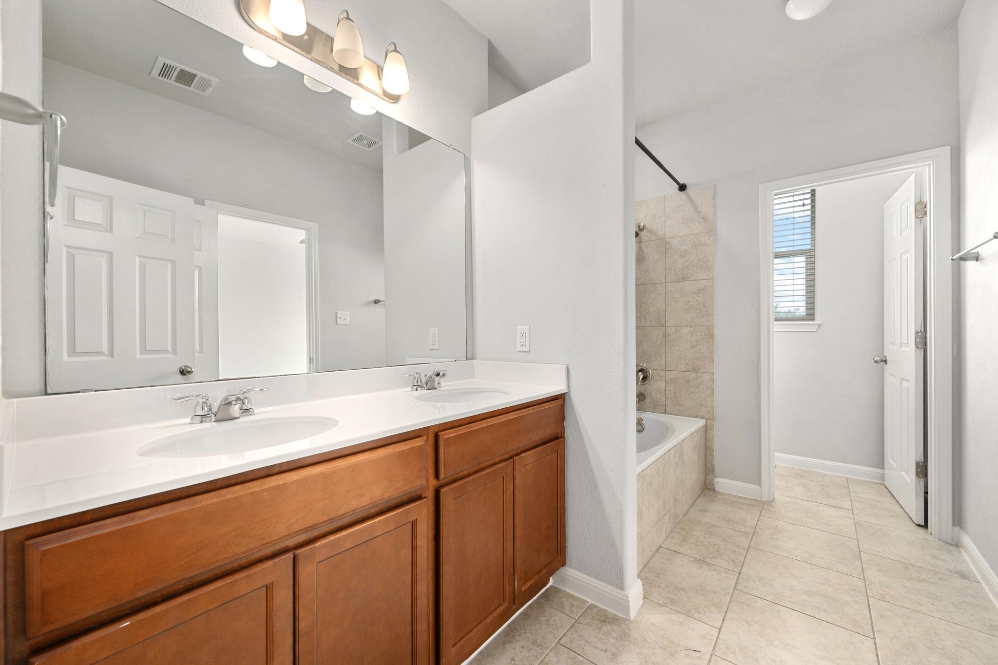 1401 Little Elm Trl # 203, Cedar Park, TX 78613