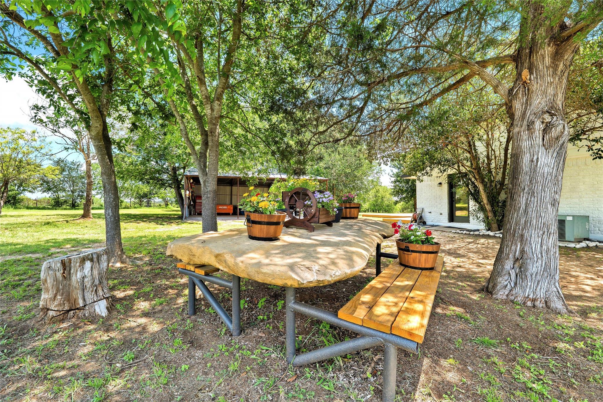372 Hidden Oaks Dr, Elgin, TX 78621