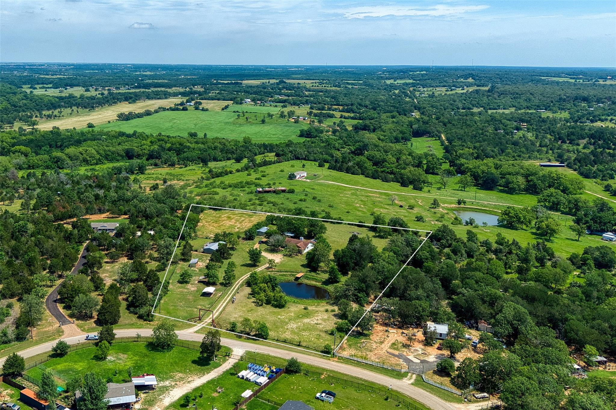 372 Hidden Oaks Dr, Elgin, TX 78621