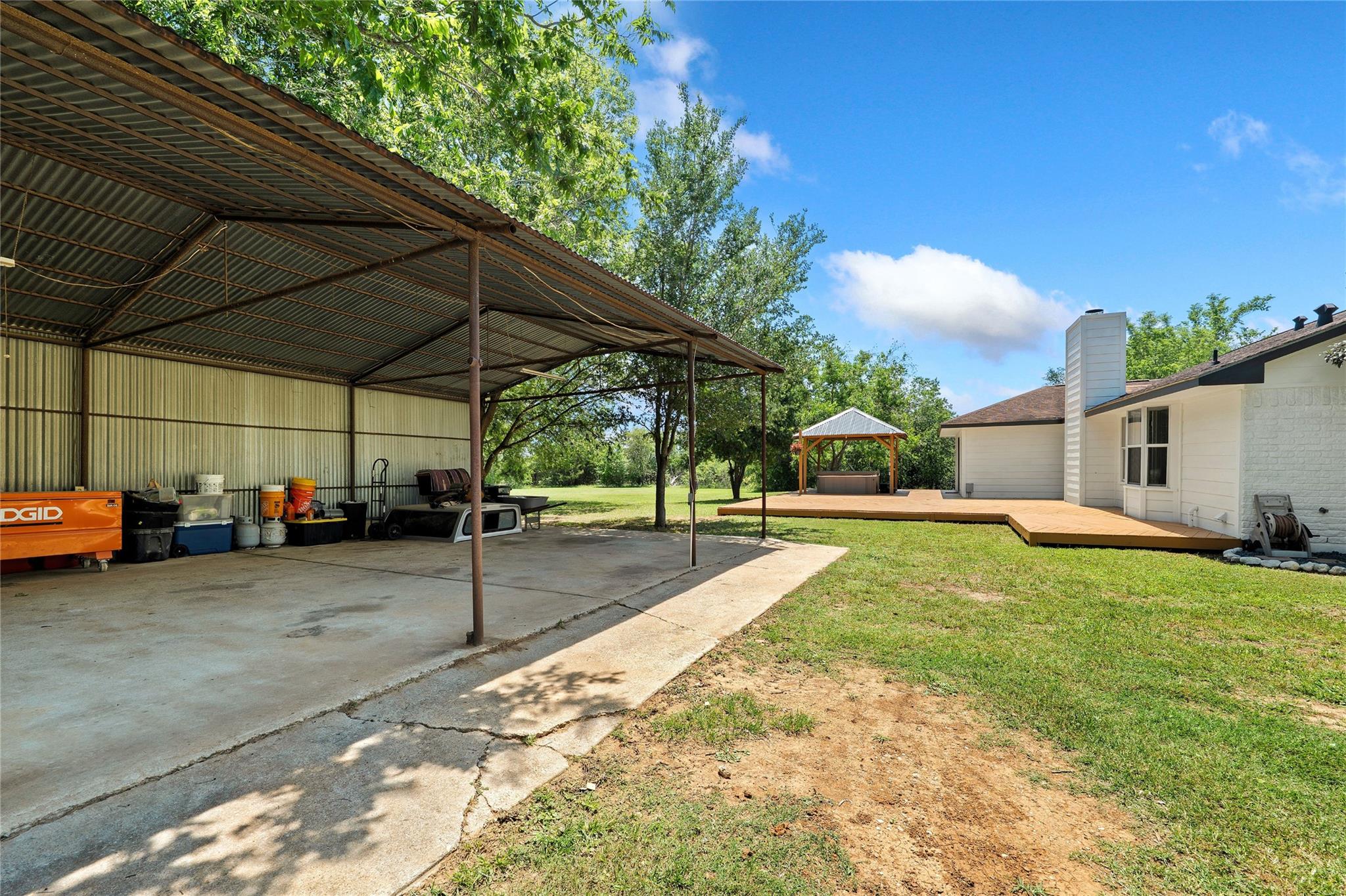 372 Hidden Oaks Dr, Elgin, TX 78621