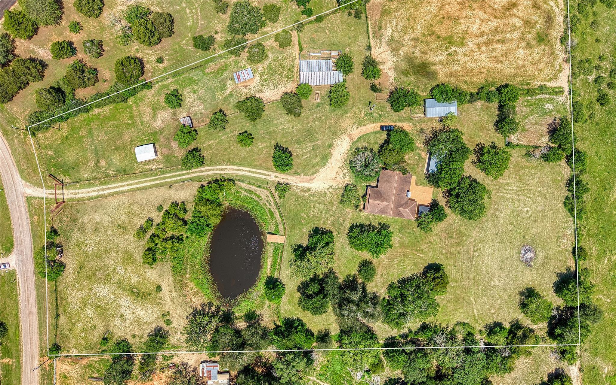 372 Hidden Oaks Dr, Elgin, TX 78621