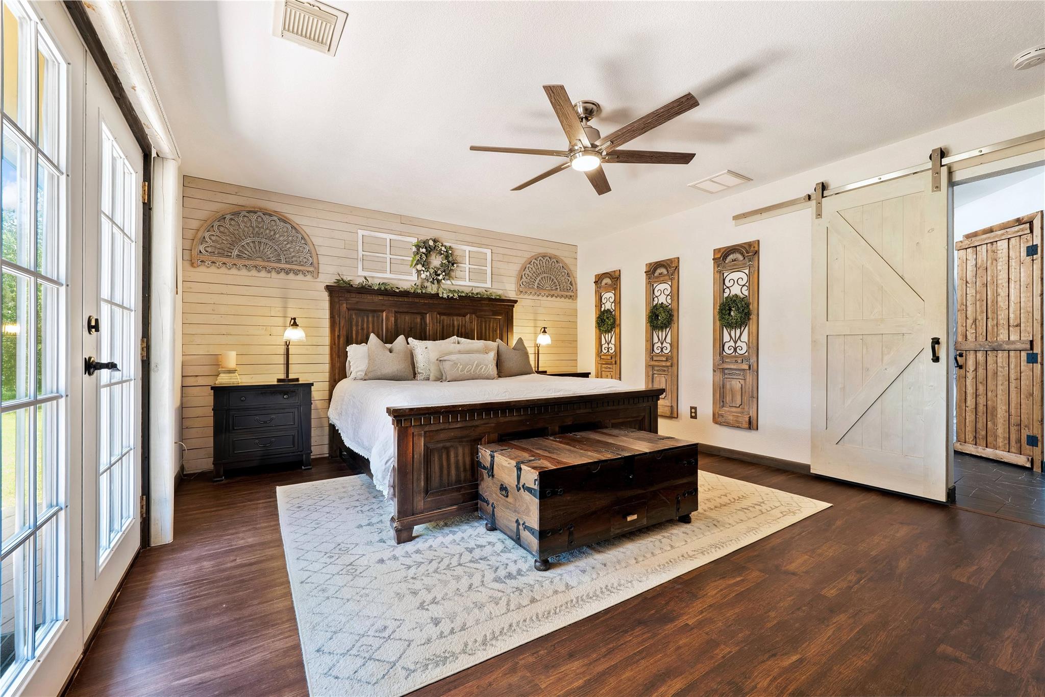372 Hidden Oaks Dr, Elgin, TX 78621