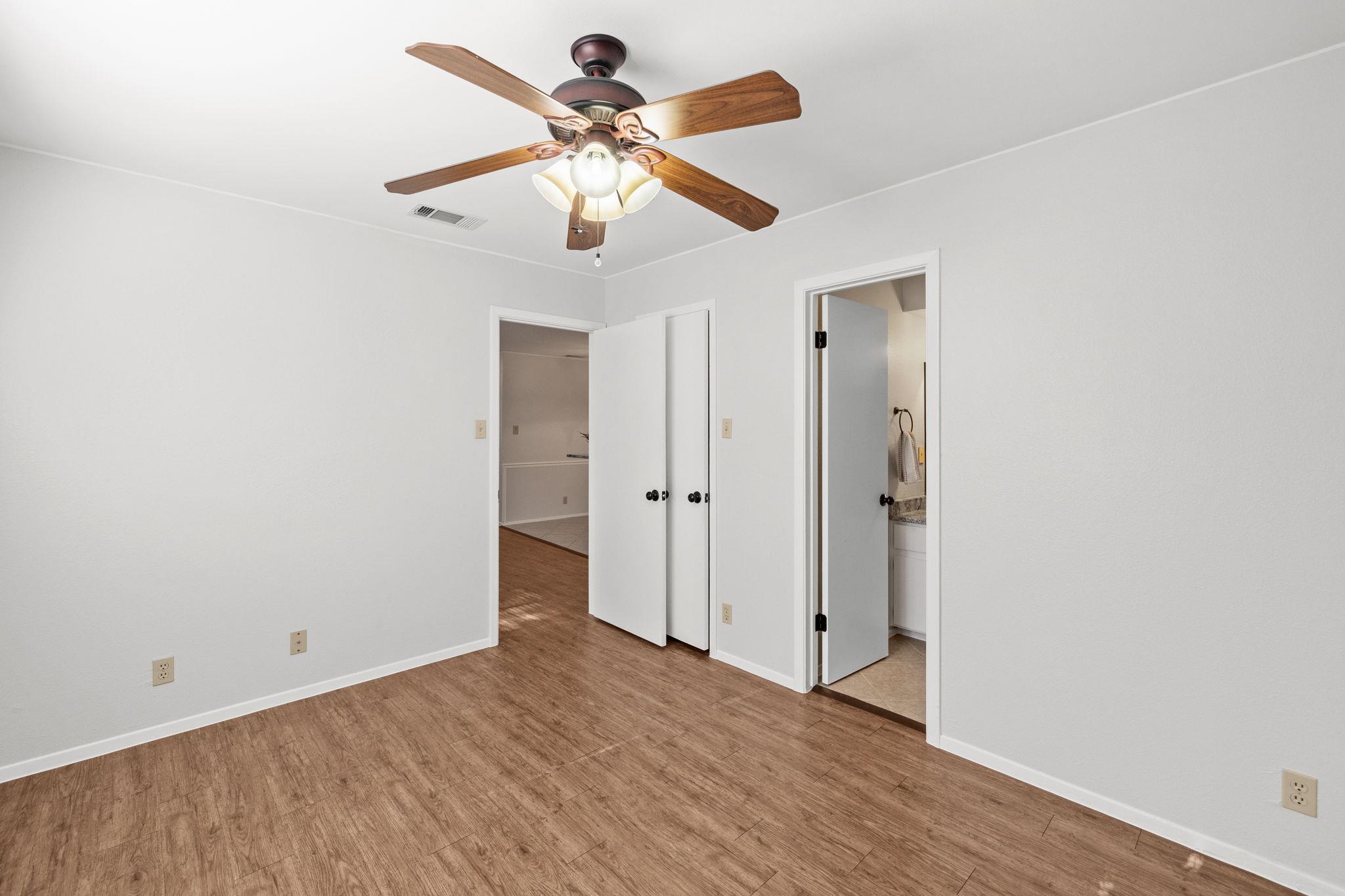 9807 Hundred Oaks Cir # B, Austin, TX 78750