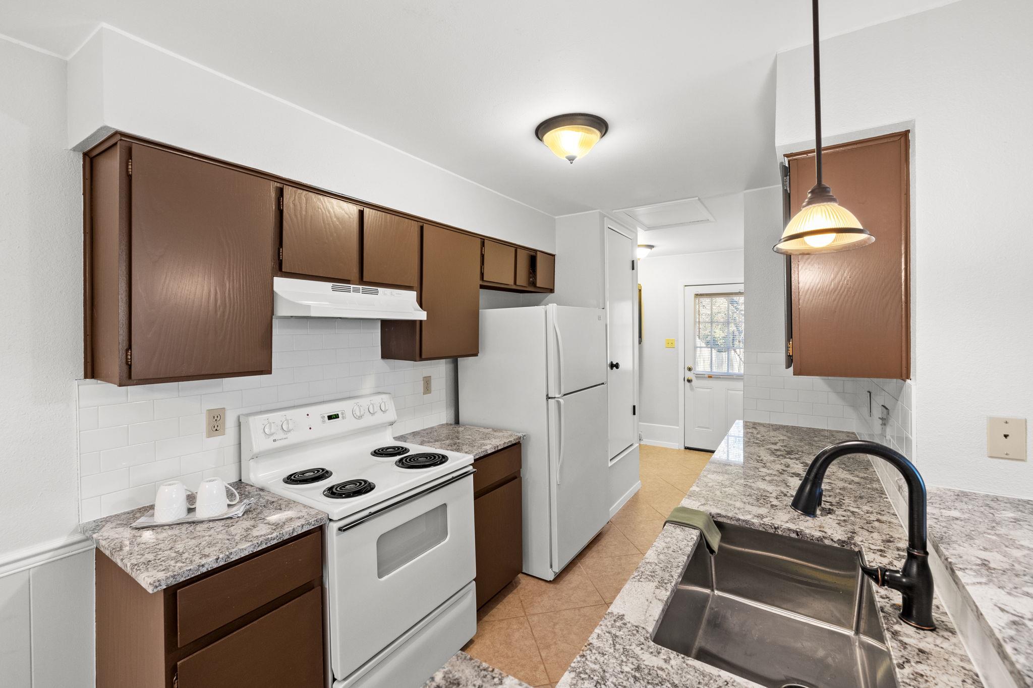 9807 Hundred Oaks Cir # B, Austin, TX 78750