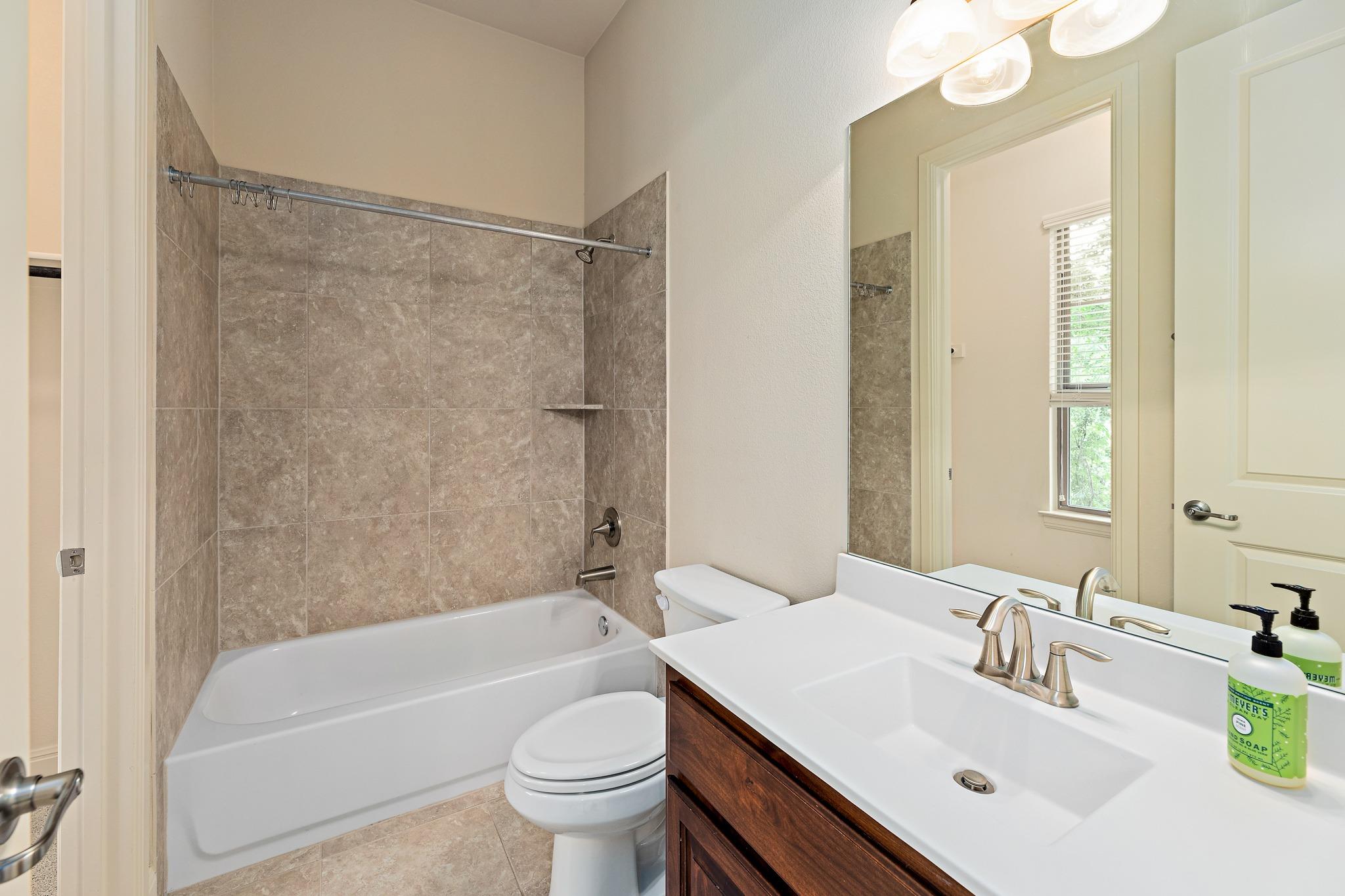 135 Gabriel Vis E, Georgetown, TX 78633