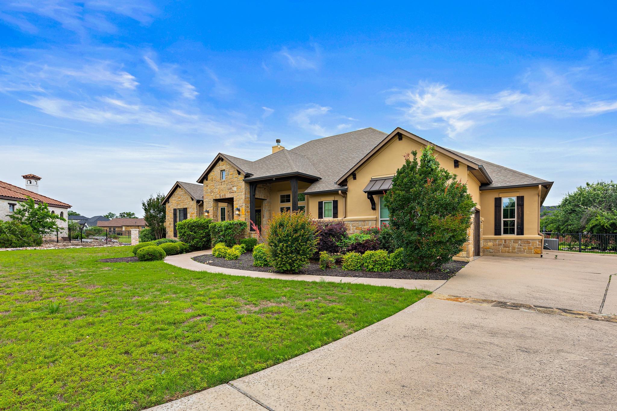 135 Gabriel Vis E, Georgetown, TX 78633
