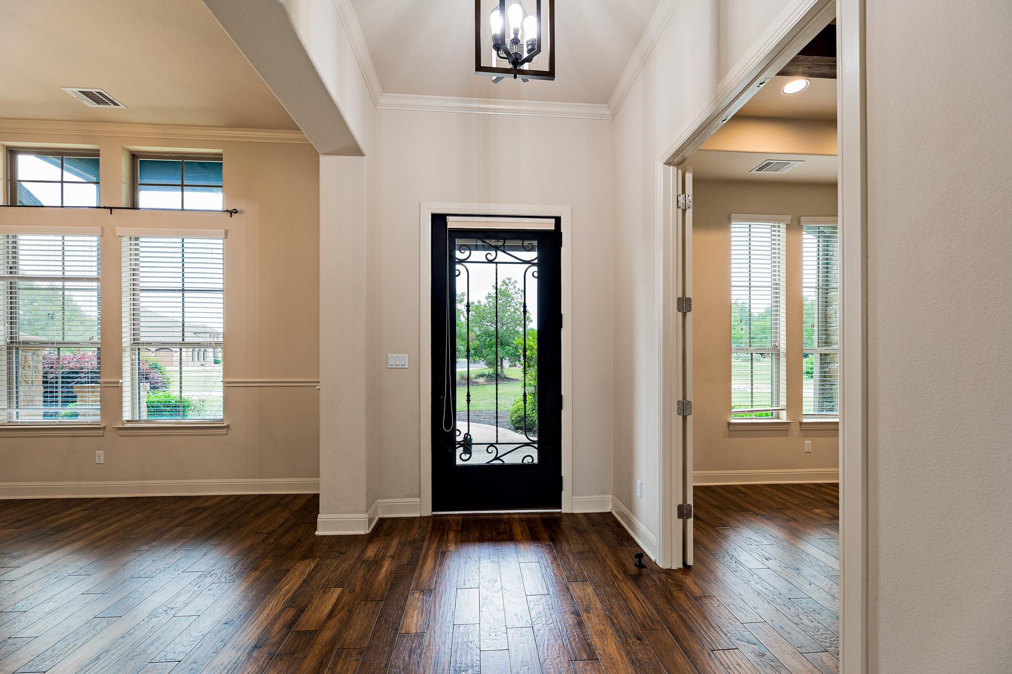 135 Gabriel Vis E, Georgetown, TX 78633