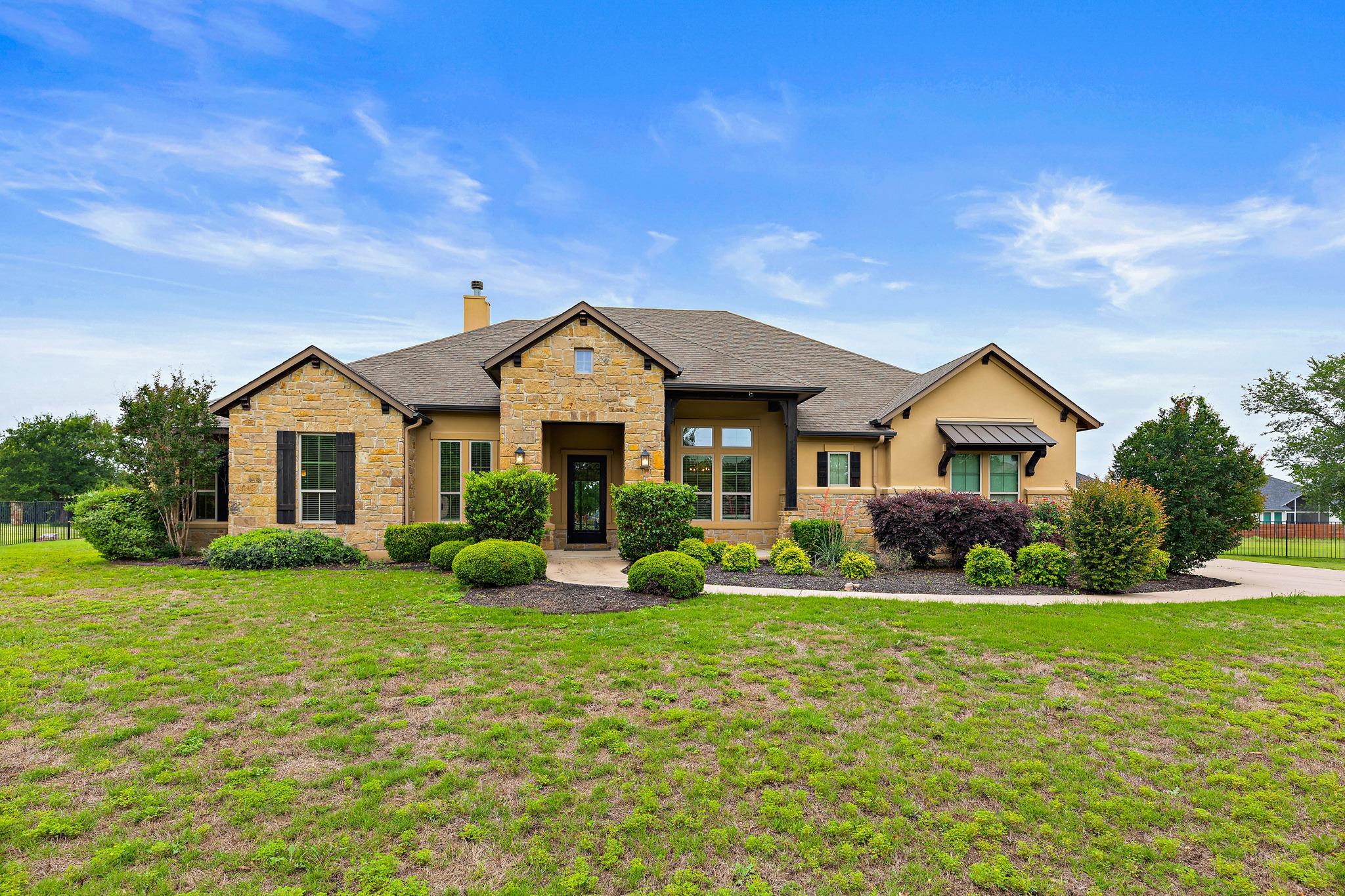 135 Gabriel Vis E, Georgetown, TX 78633