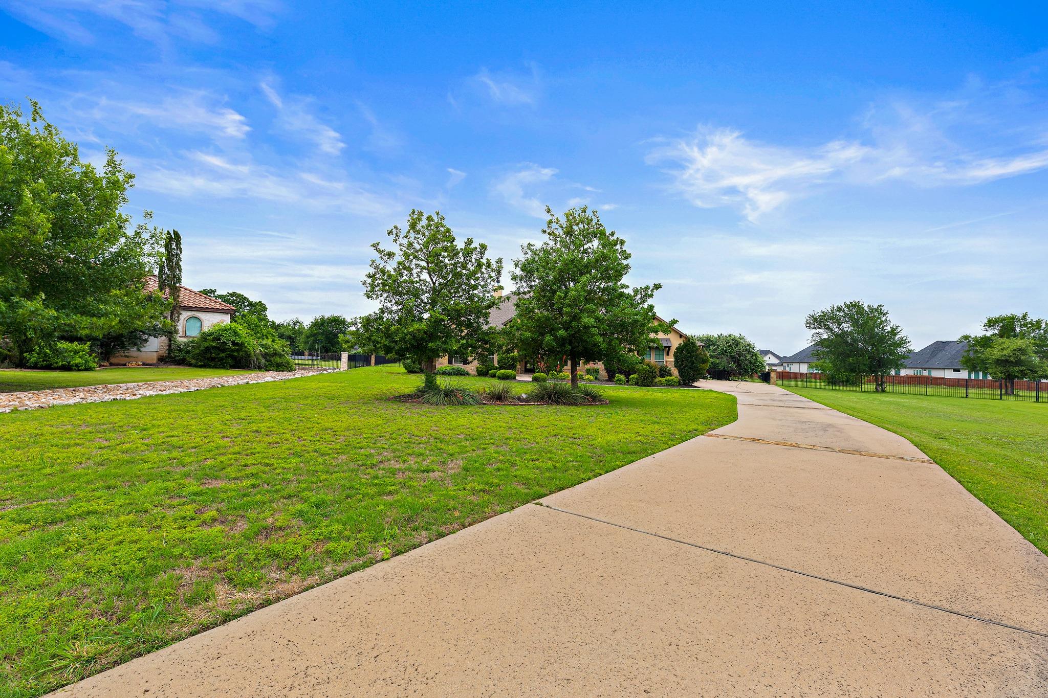 135 Gabriel Vis E, Georgetown, TX 78633