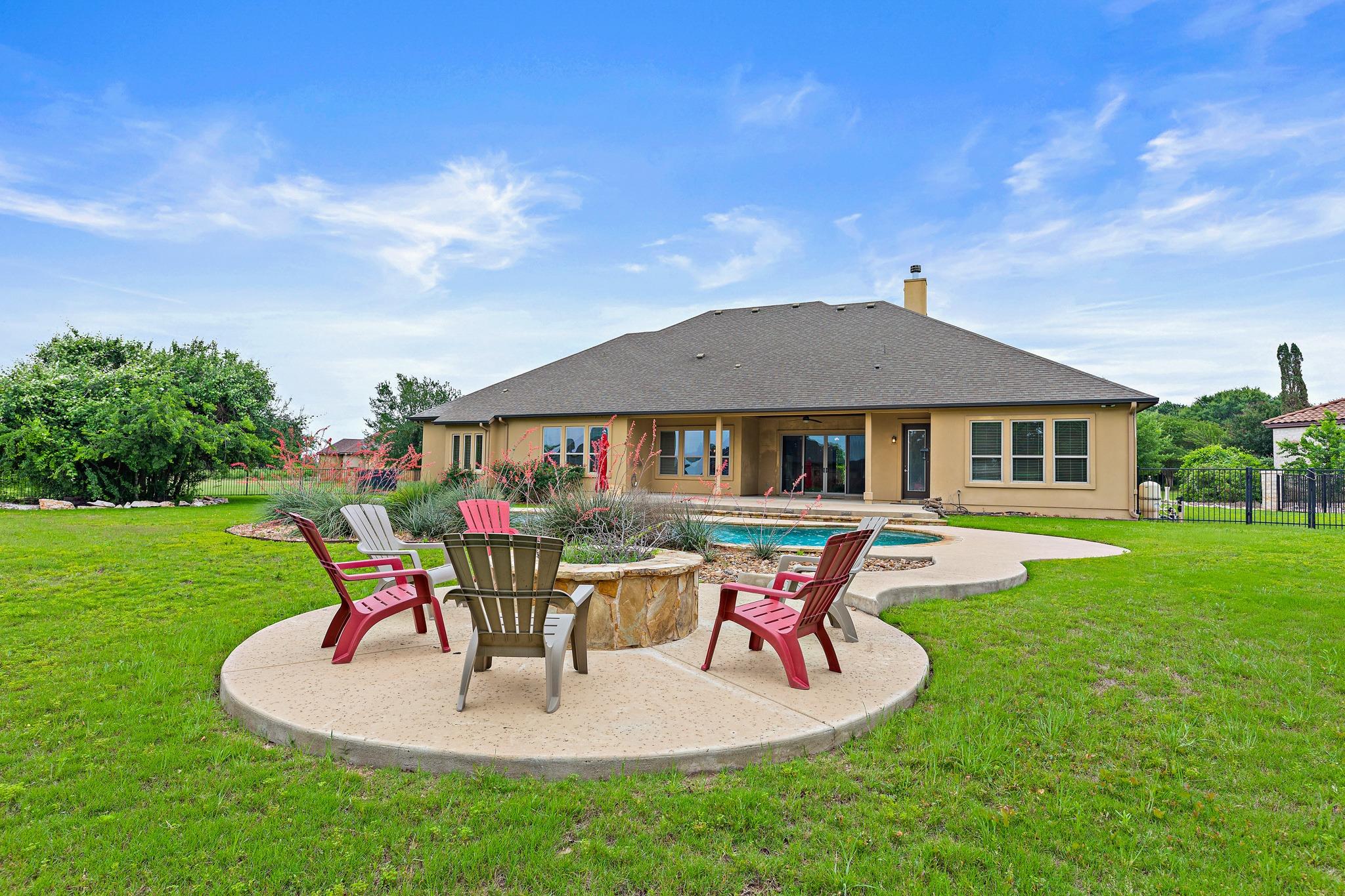 135 Gabriel Vis E, Georgetown, TX 78633
