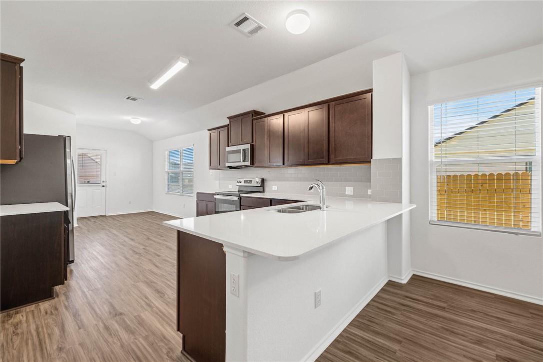 132 Josey Wales Dr, Jarrell, TX 76537