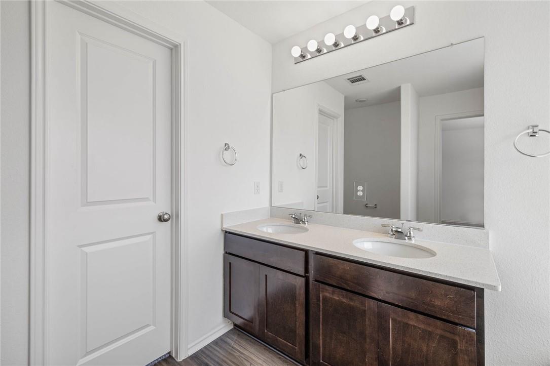 132 Josey Wales Dr, Jarrell, TX 76537