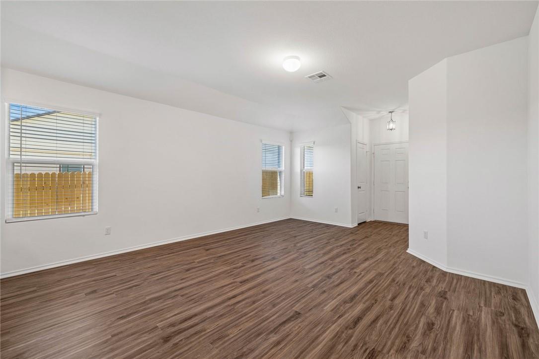 132 Josey Wales Dr, Jarrell, TX 76537