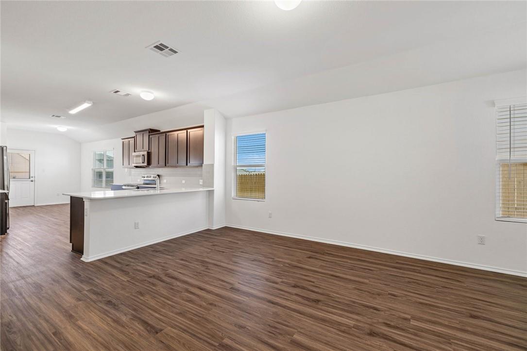 132 Josey Wales Dr, Jarrell, TX 76537