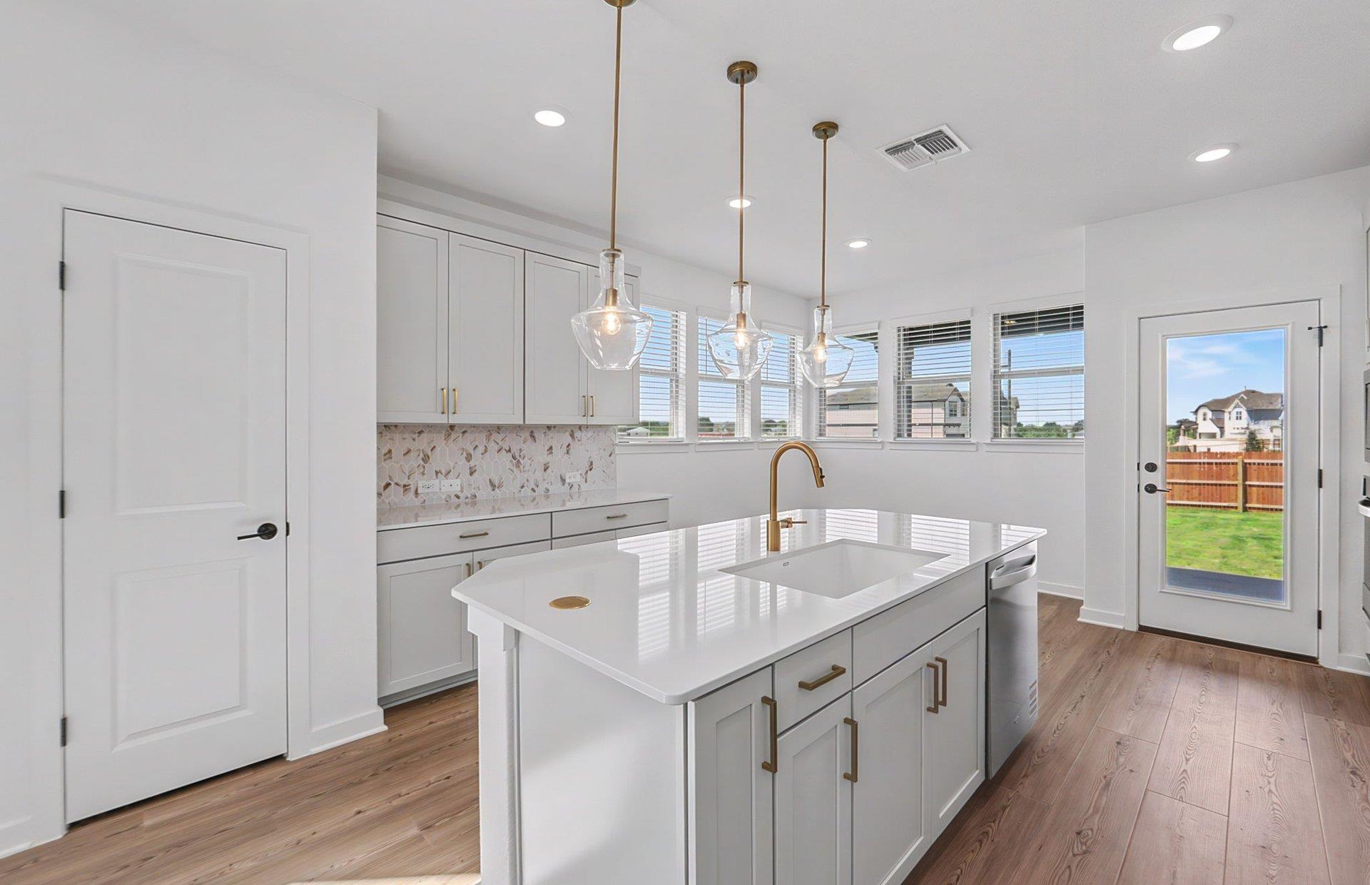 101 Ventura Dr, Liberty Hill, TX 78642