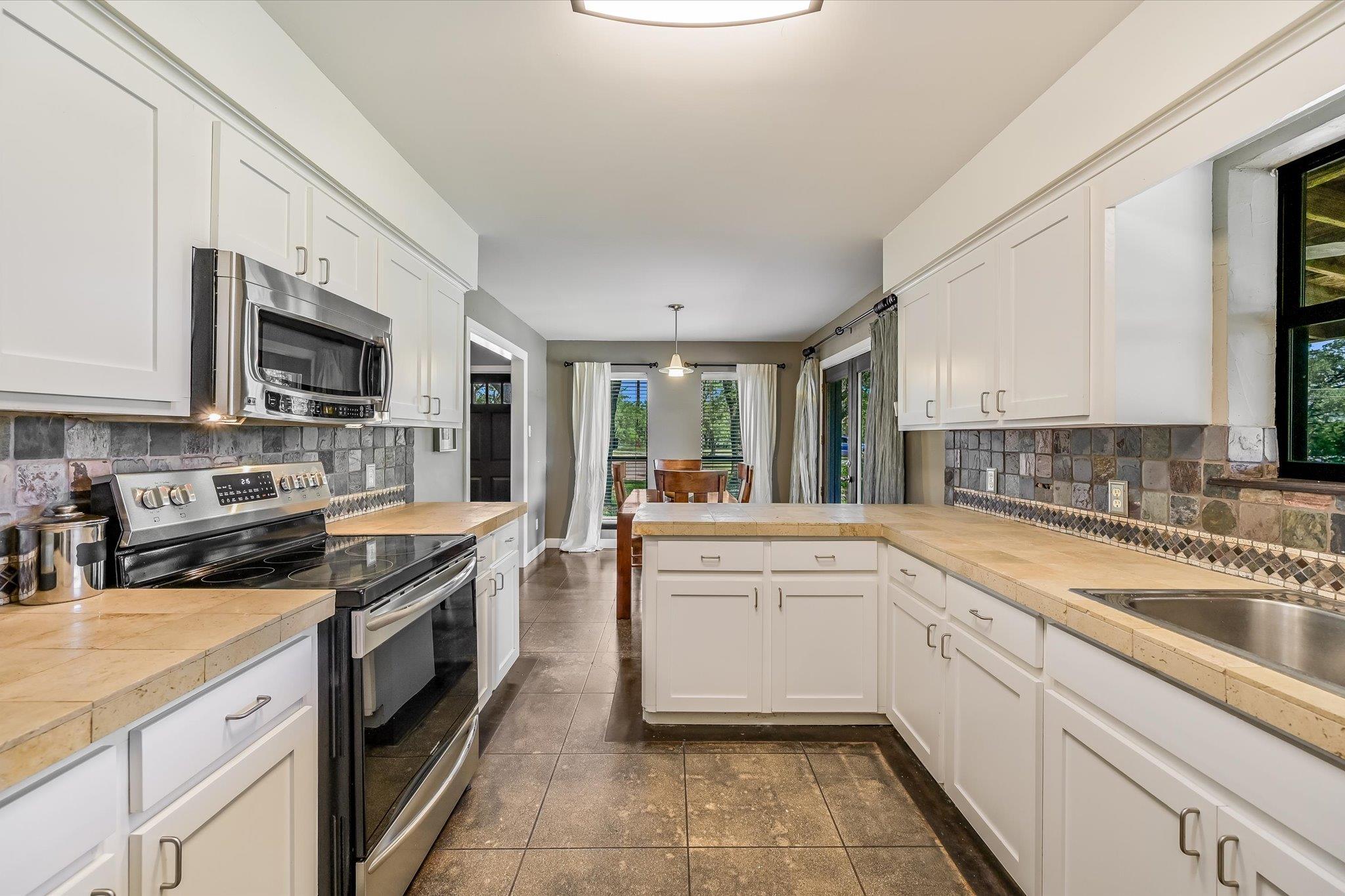 101 Chapparal Dr, Wimberley, TX 78676