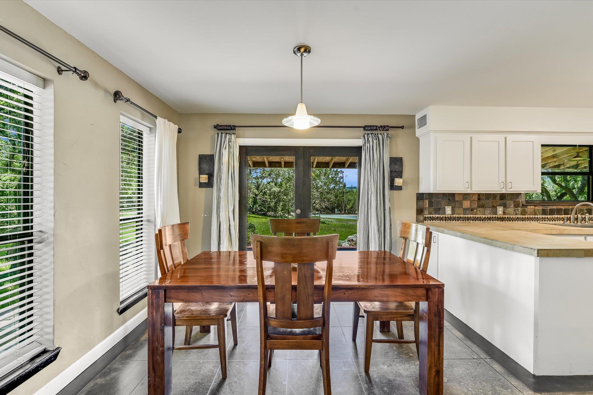 101 Chapparal Dr, Wimberley, TX 78676