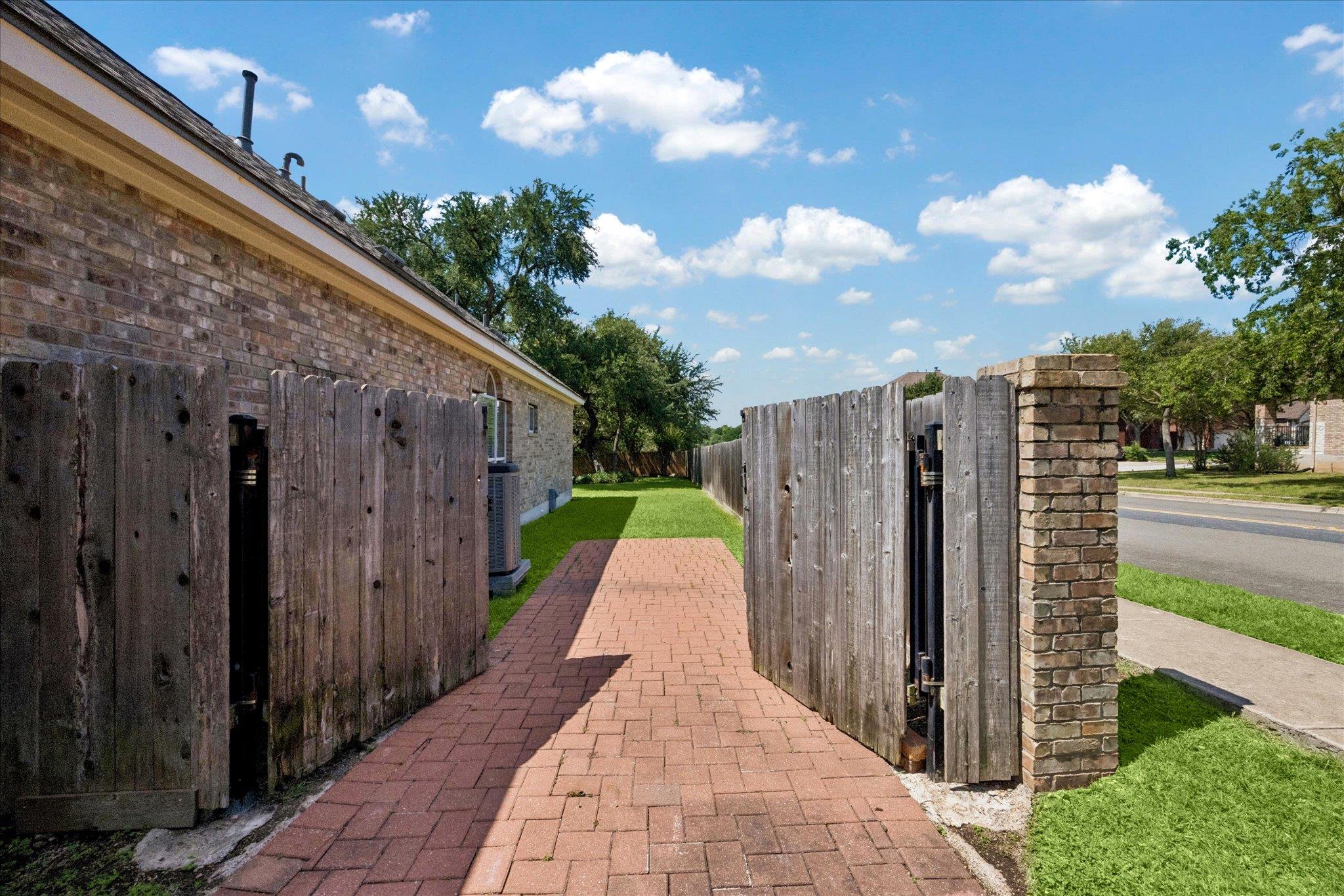10501 Oak View Dr, Austin, TX 78759