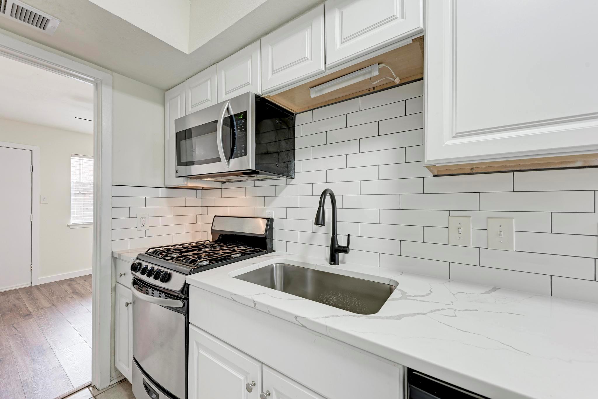 1010 W 23rd St # 6, Austin, TX 78705