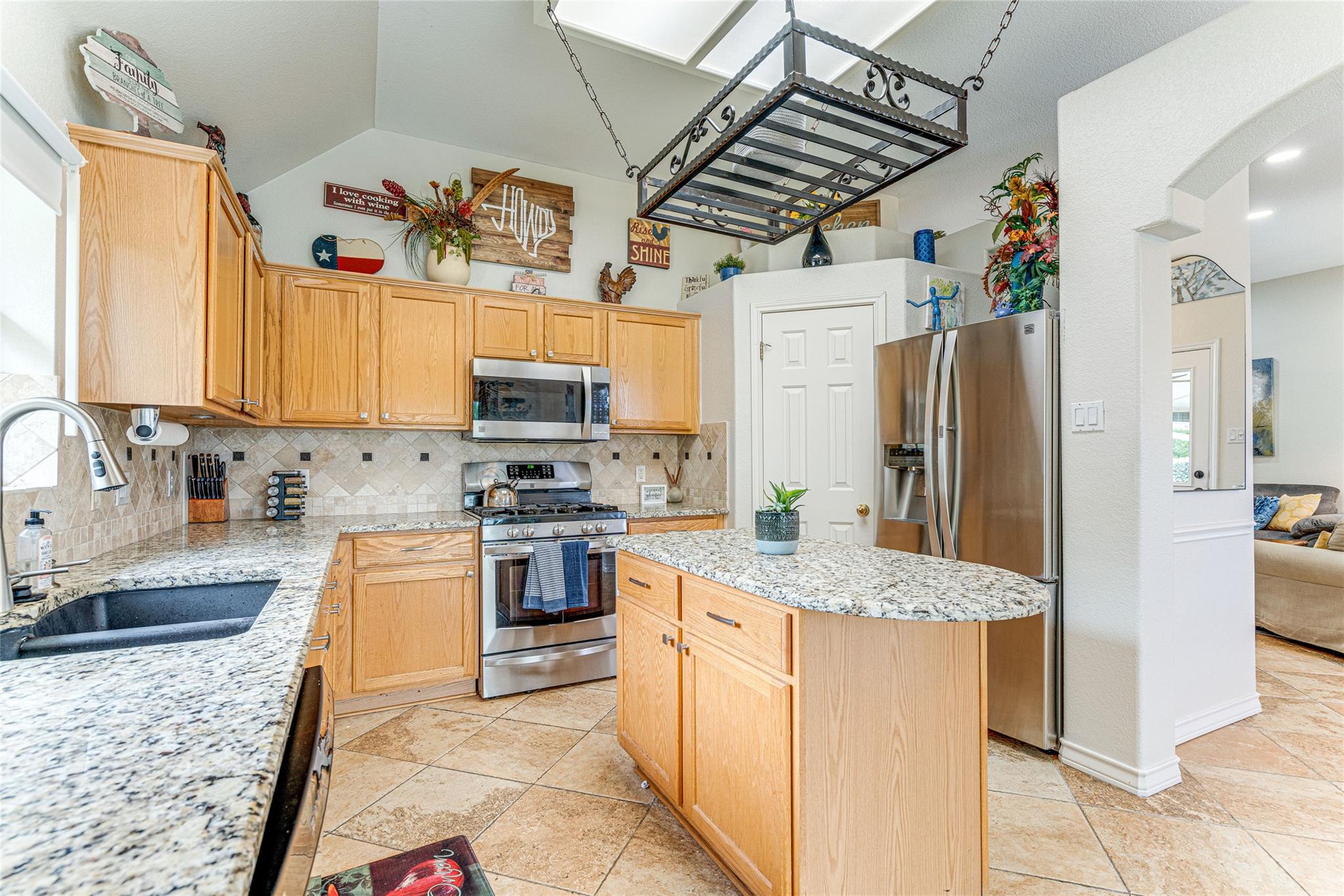 1209 Lacey Oak Loop, Round Rock, TX 78681