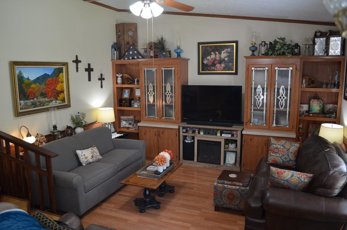 218 Texas Oak Dr, Cedar Creek, TX 78612