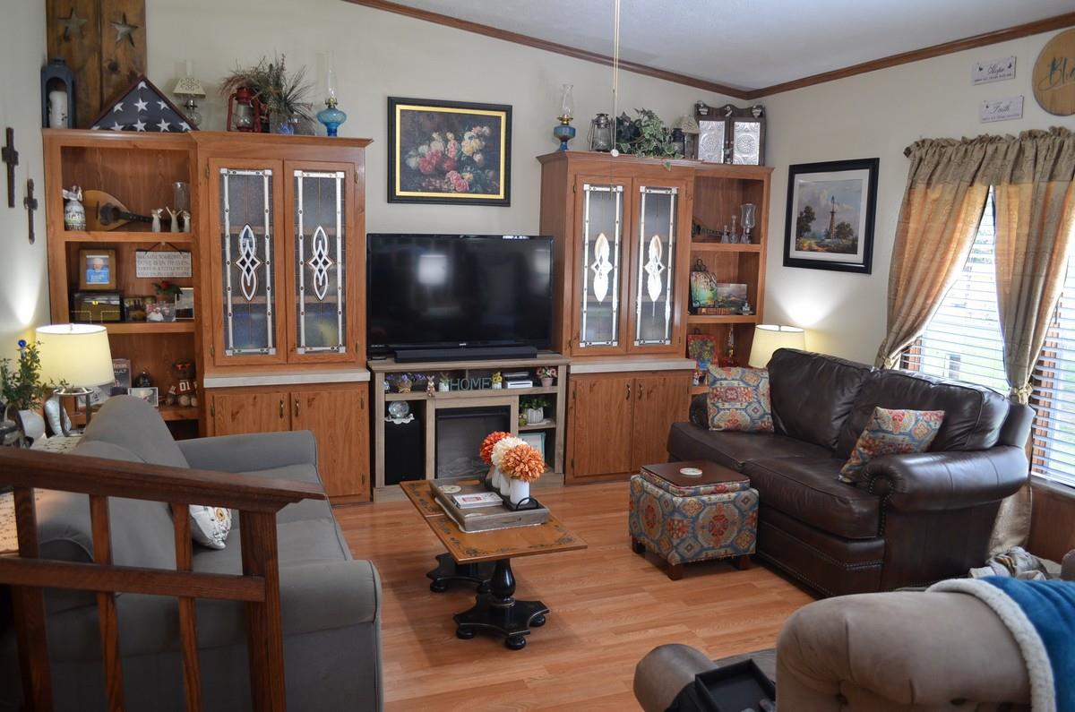 218 Texas Oak Dr, Cedar Creek, TX 78612