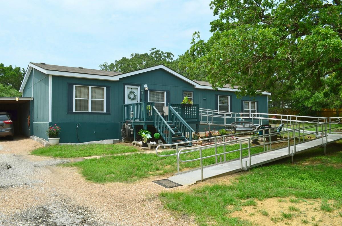 218 Texas Oak Dr, Cedar Creek, TX 78612