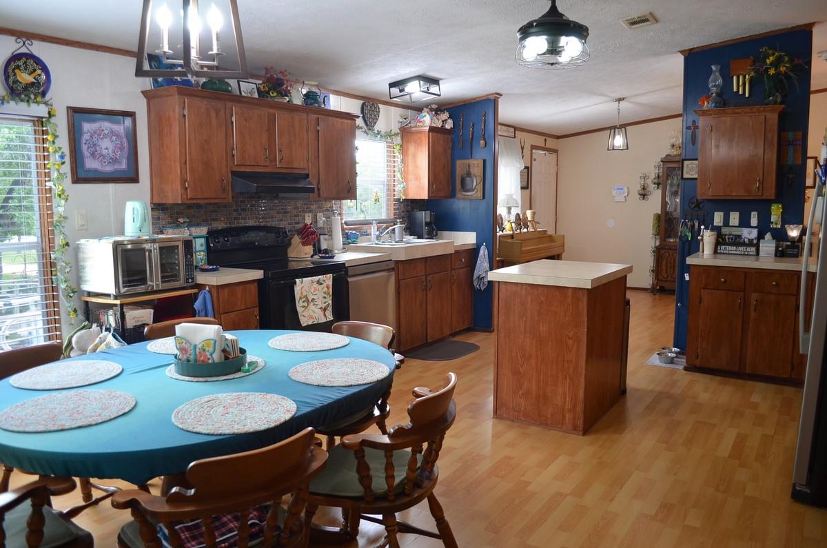 218 Texas Oak Dr, Cedar Creek, TX 78612