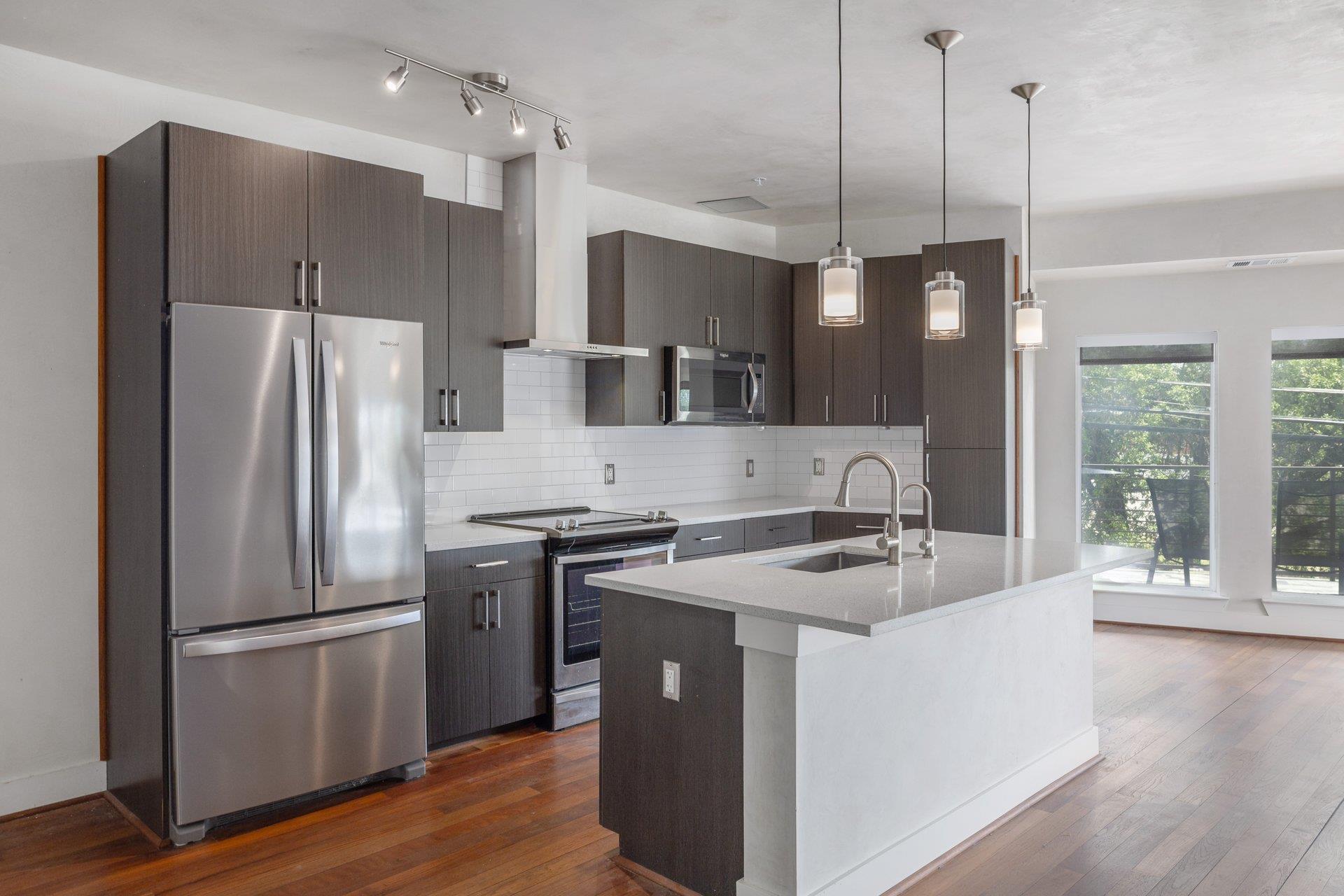 6444 Burnet Rd # 100, Austin, TX 78757