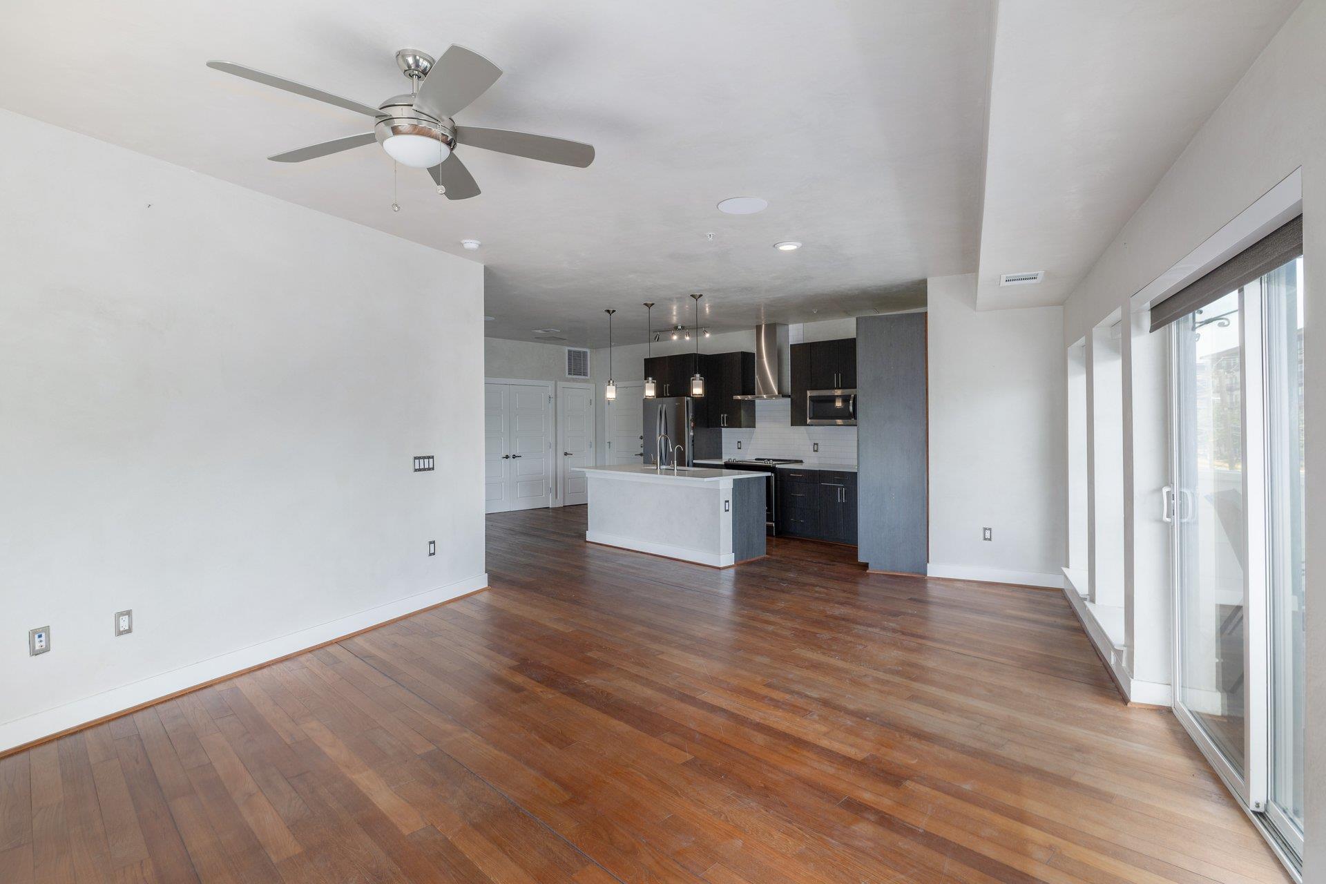 6444 Burnet Rd # 100, Austin, TX 78757