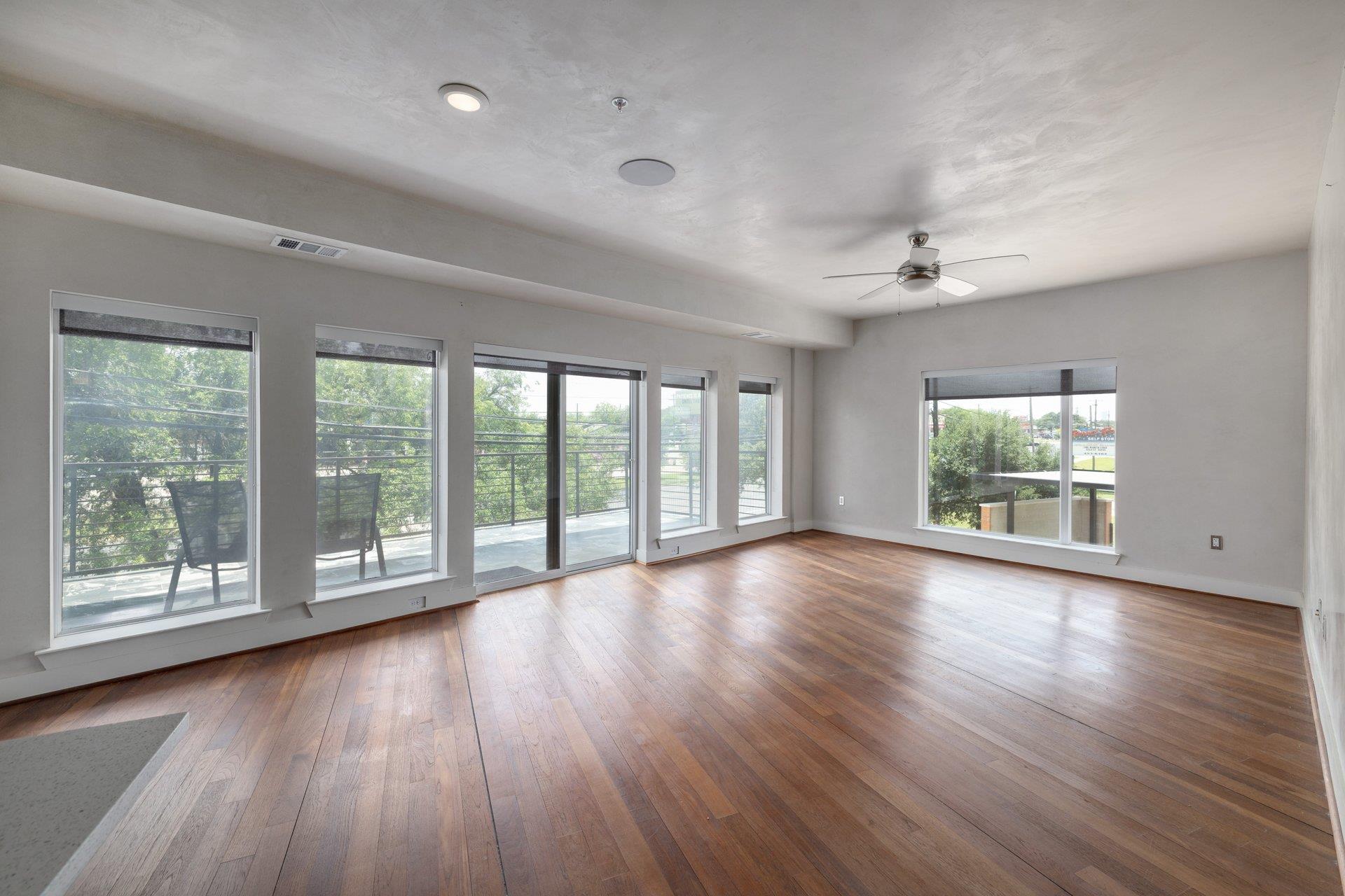 6444 Burnet Rd # 100, Austin, TX 78757
