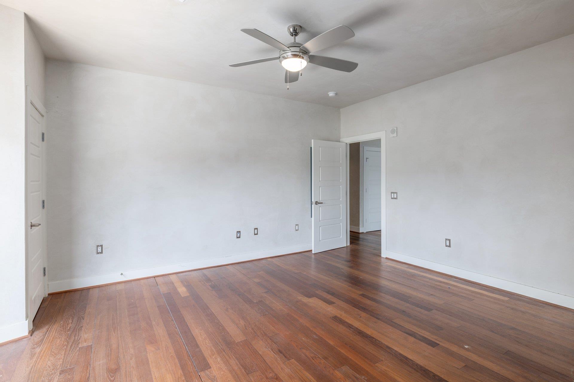 6444 Burnet Rd # 100, Austin, TX 78757